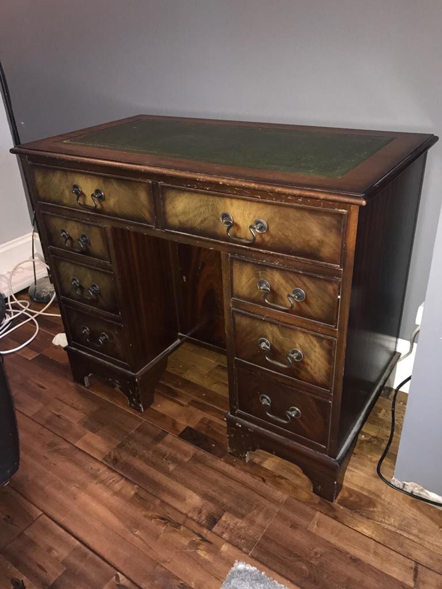 Beautiful Small Kneehole Desk In Ml5 Espieside For 80 00 For Sale