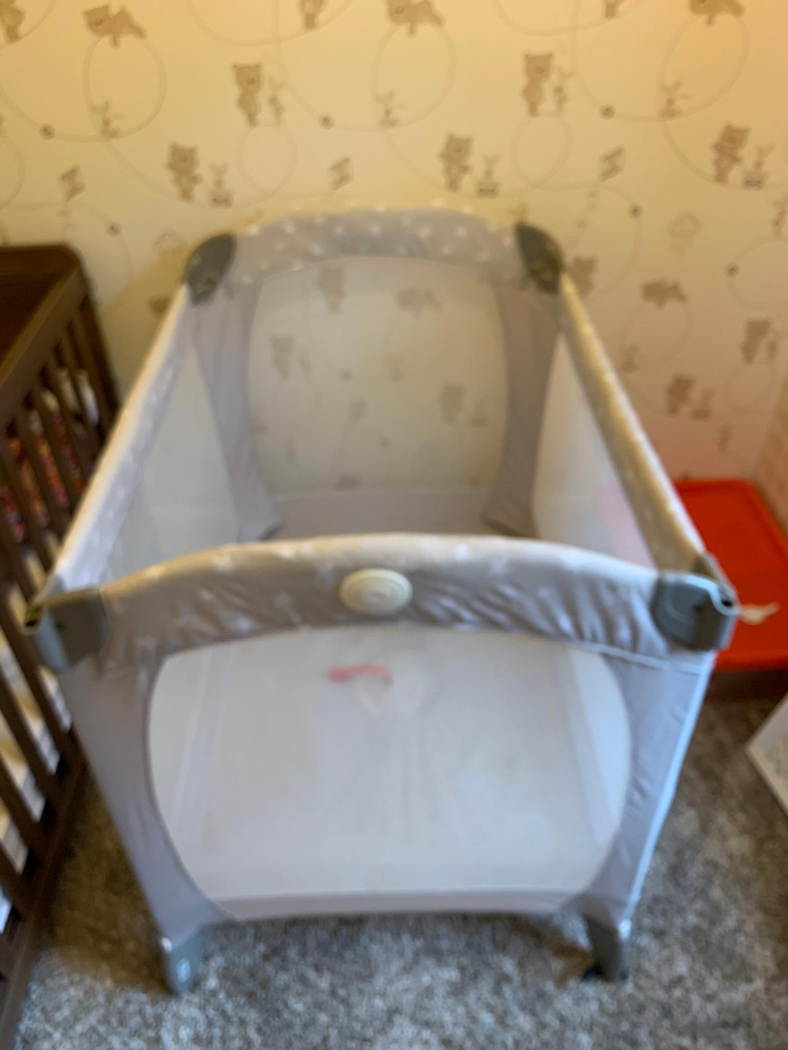 graco classic electra bassinet travel cot in bear & friends
