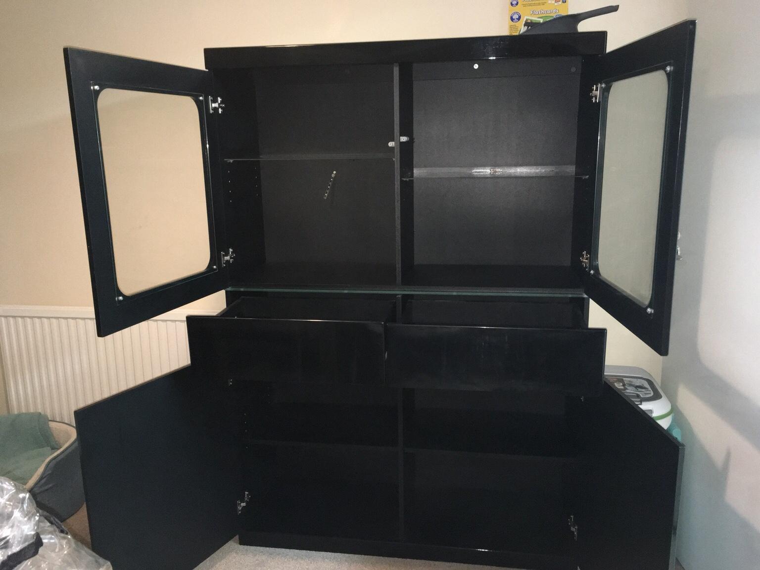 Black Display Cabinet In Se18 Greenwich Fur 80 00 Zum Verkauf