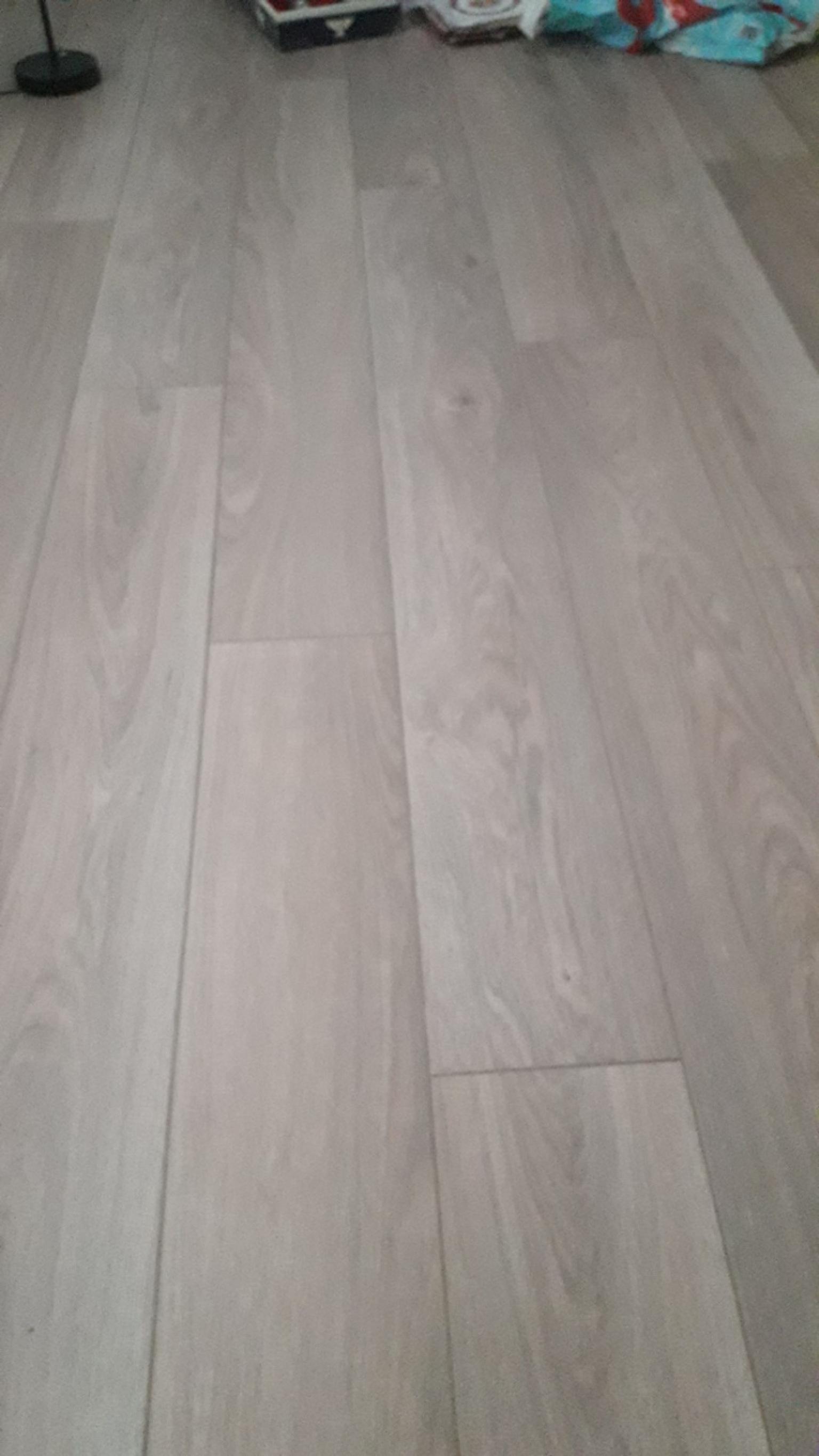 Wooden Laminate Floor Layer In L30 Sefton Fur Gratis Zum Verkauf