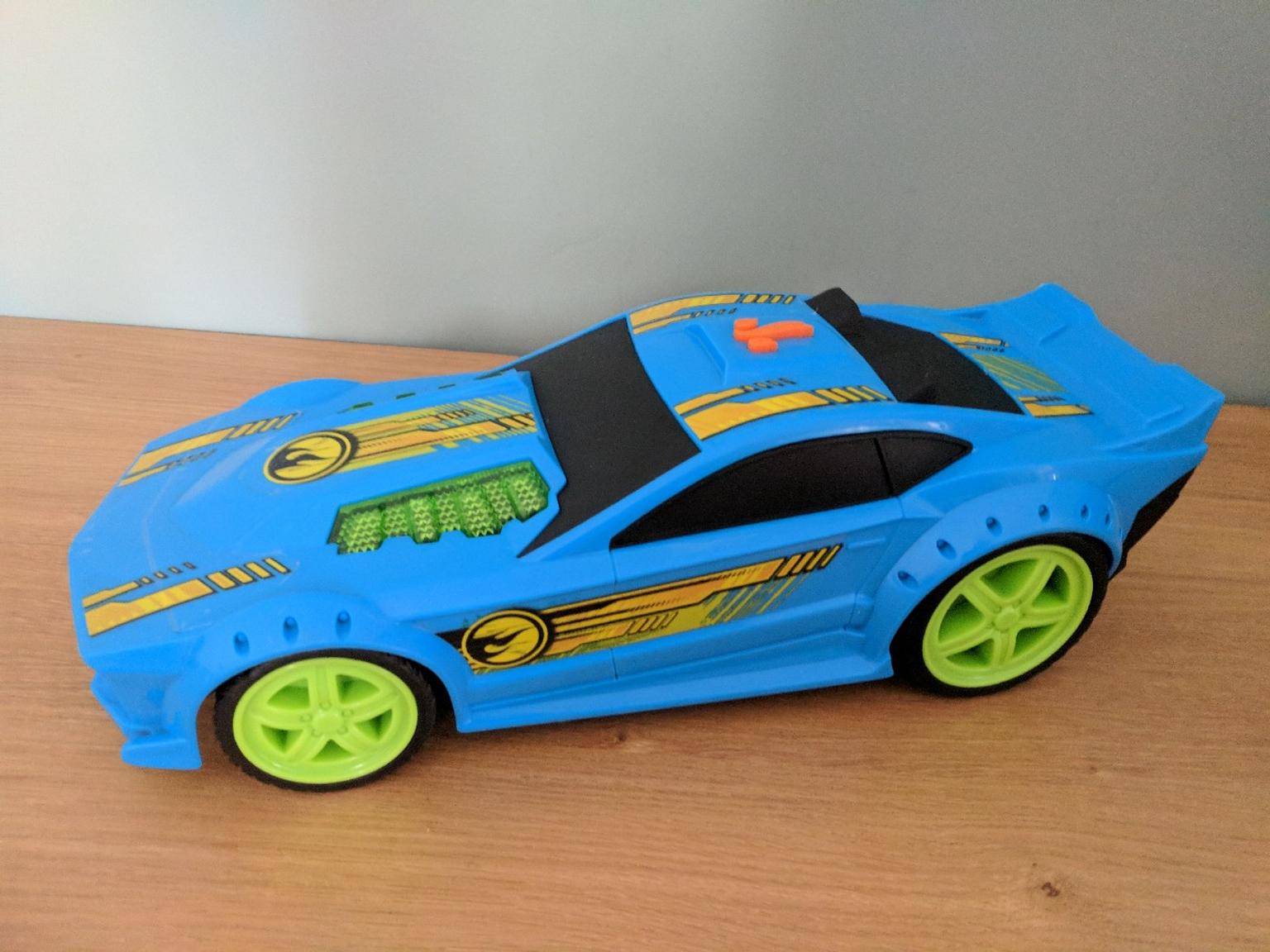 big blue toy car