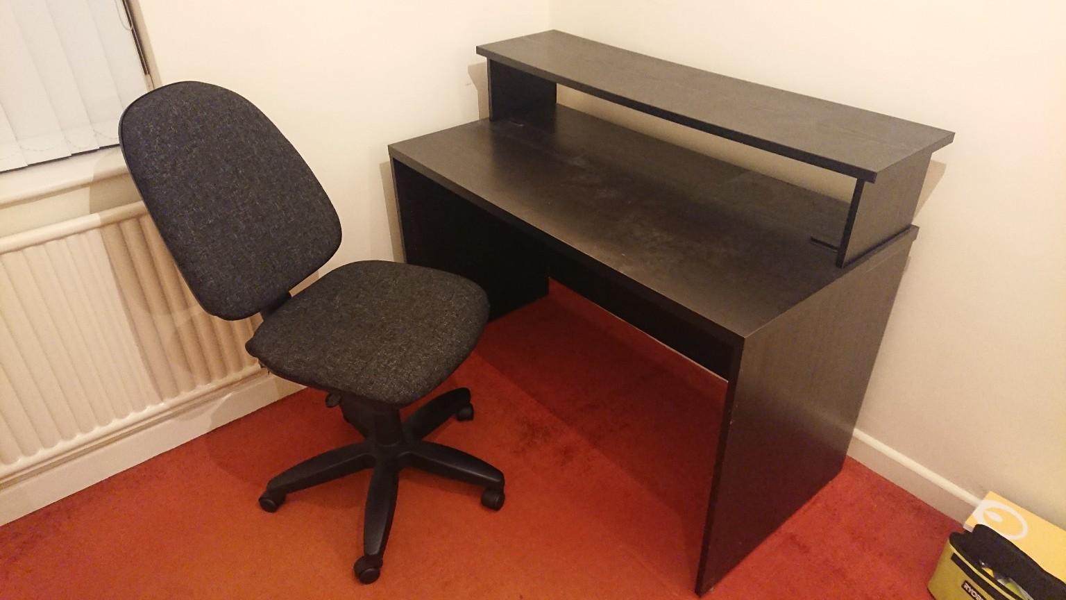 Home Office Desk And Chair In St Helens Fur Gratis Zum Verkauf