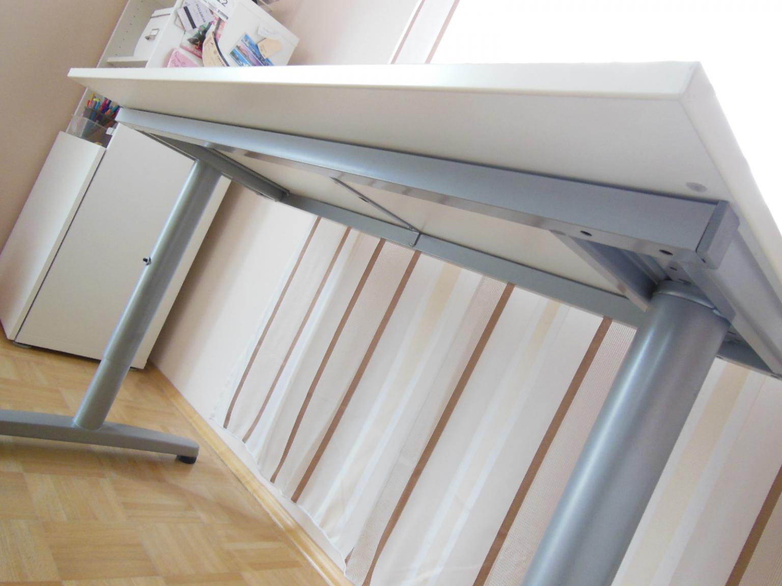 IKEA Galant Schreibtisch 120x60 mit T-Beinen in 8430 ...