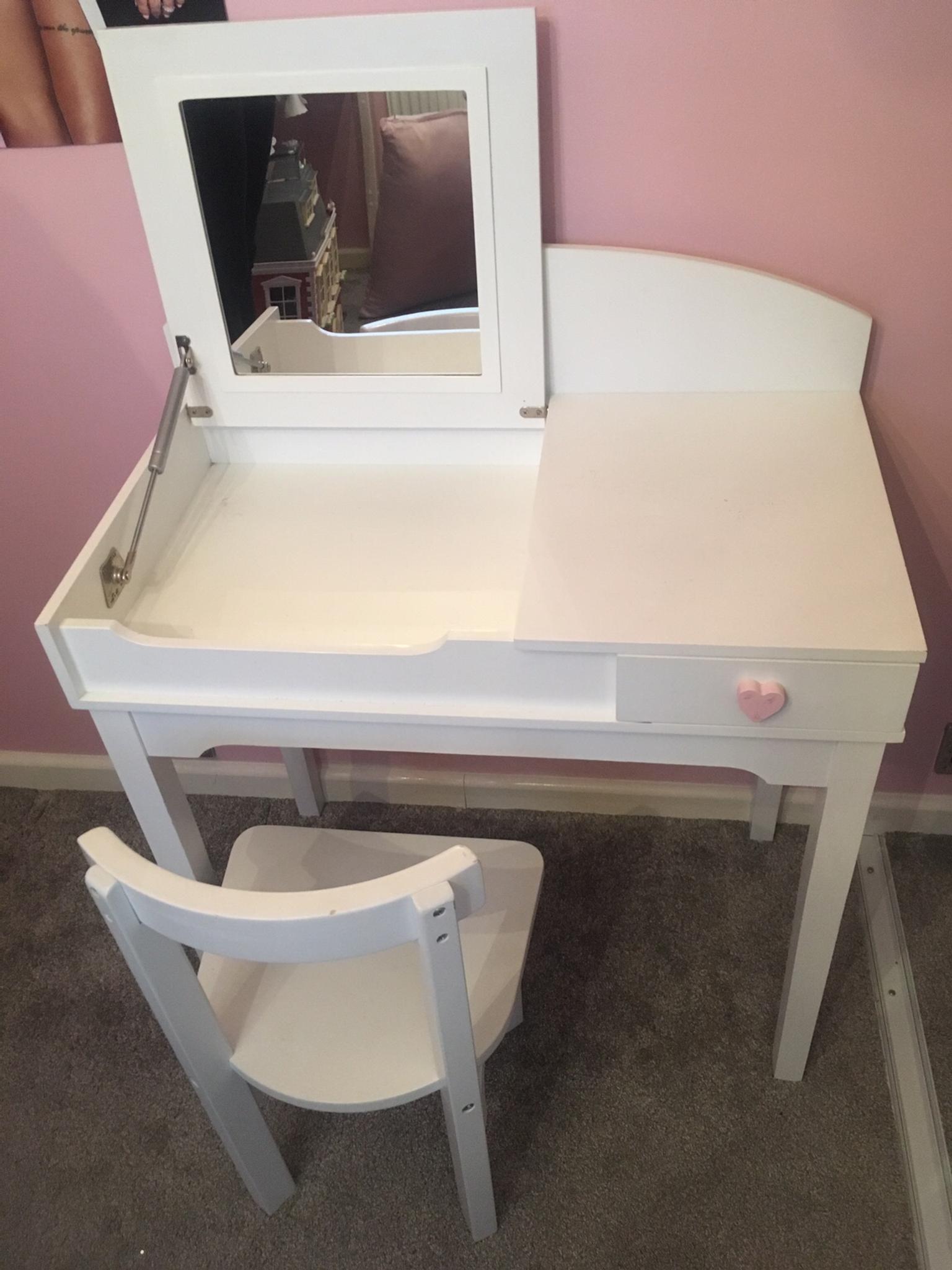 dressing table for 4 year old