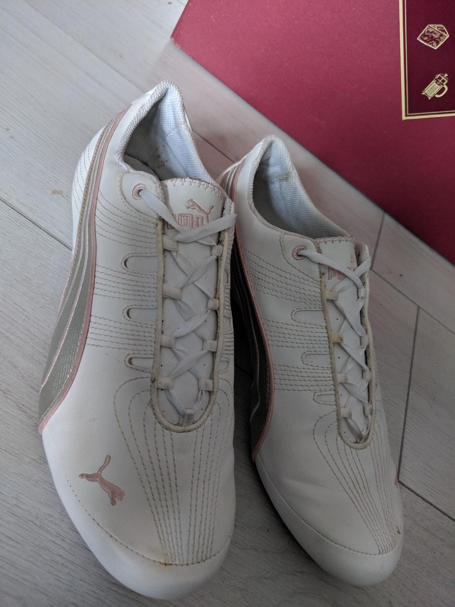 Womens size 8 Vintage puma trainers in 