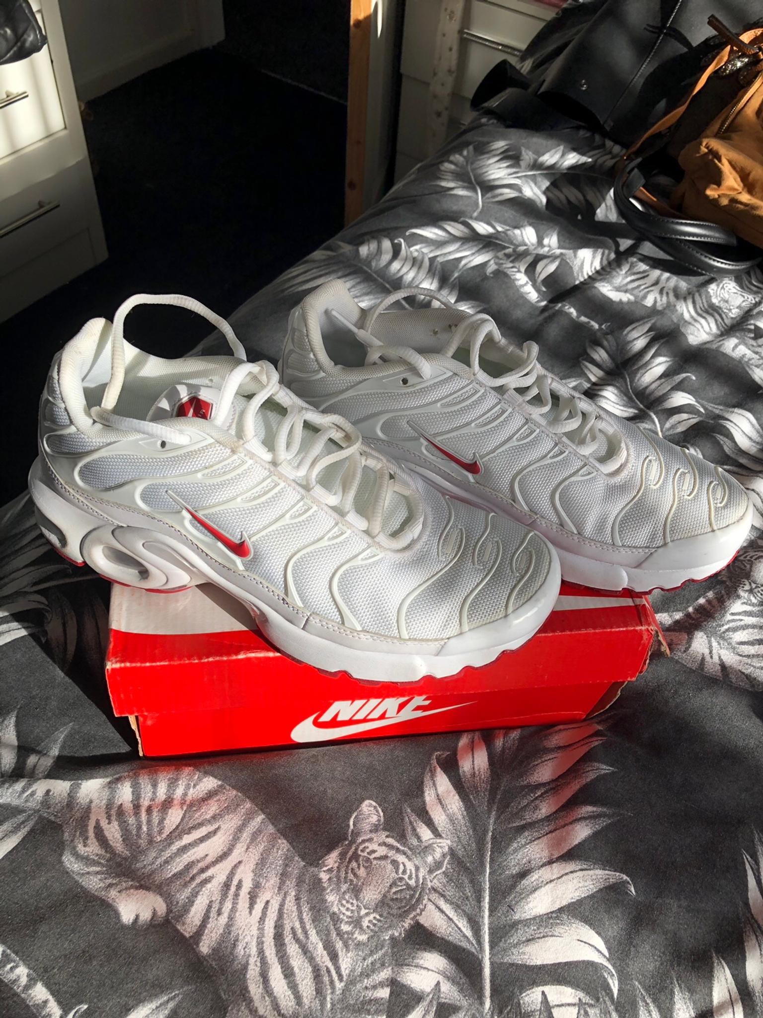tns red and white