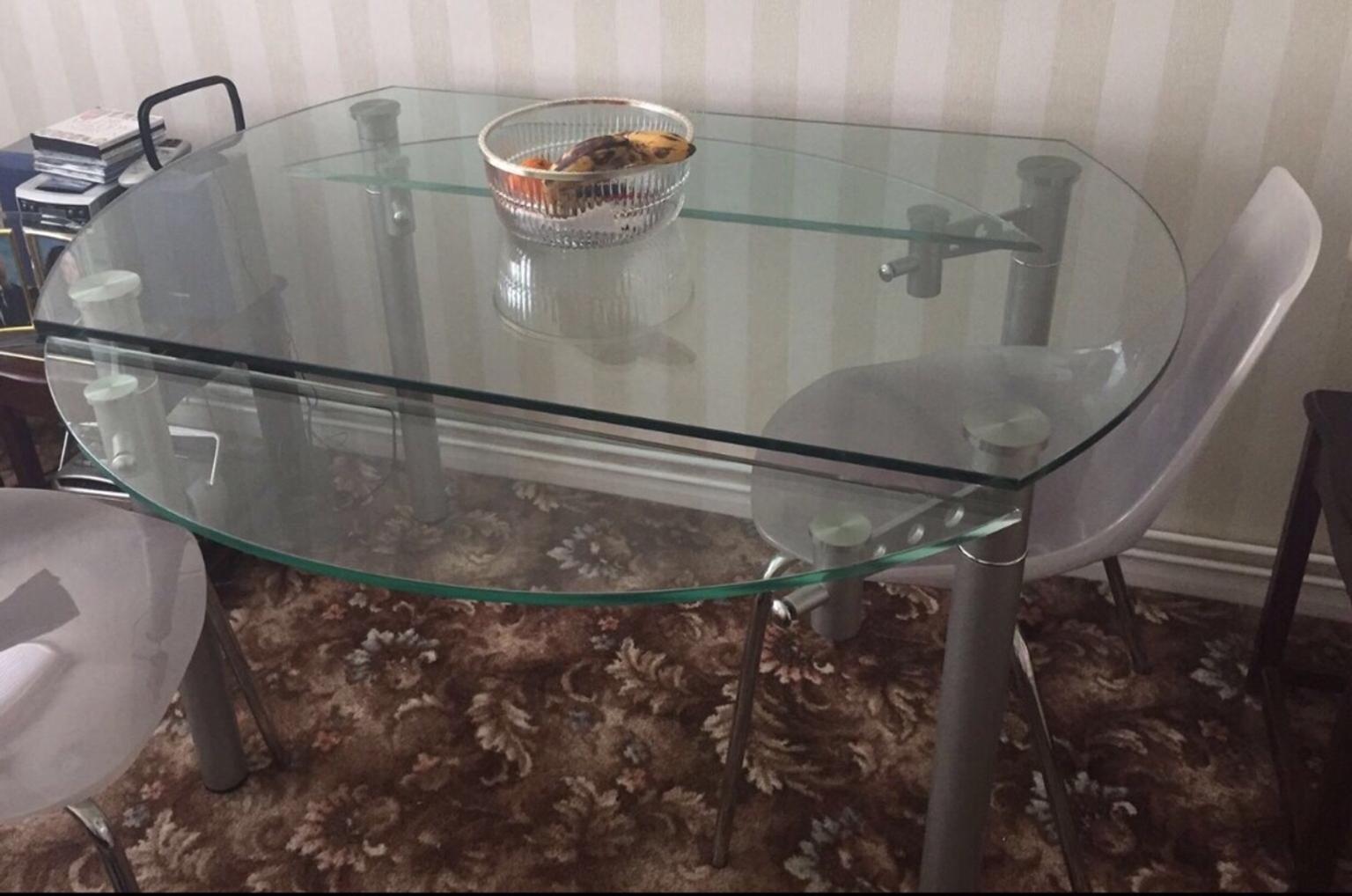 Glass Dining Table In Cm14 Brentwood For 40 00 For Sale Shpock