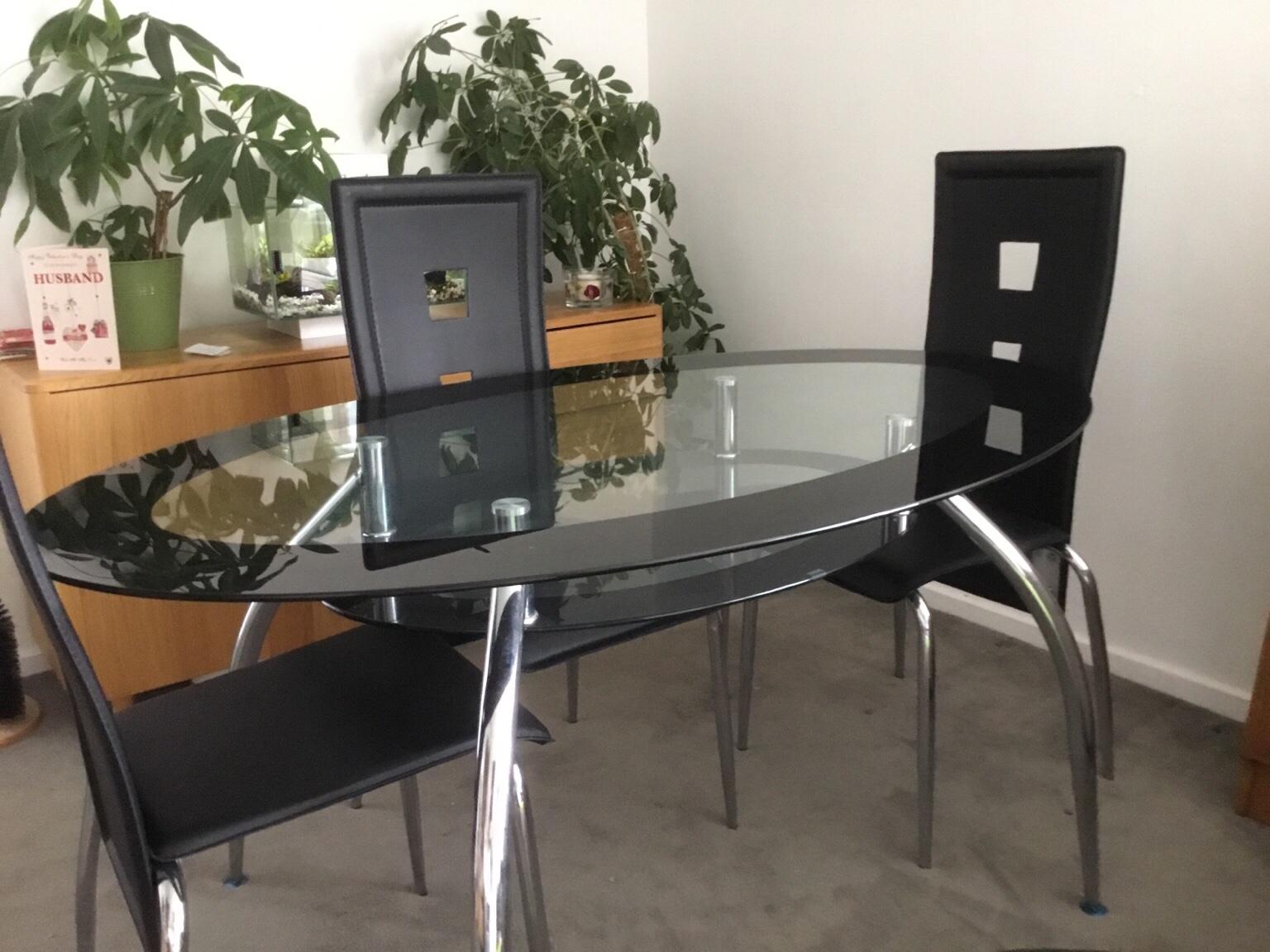 Oval Glass Dining Room Table And Chairs In Dy8 Dudley Fur 40 00 Zum Verkauf Shpock De