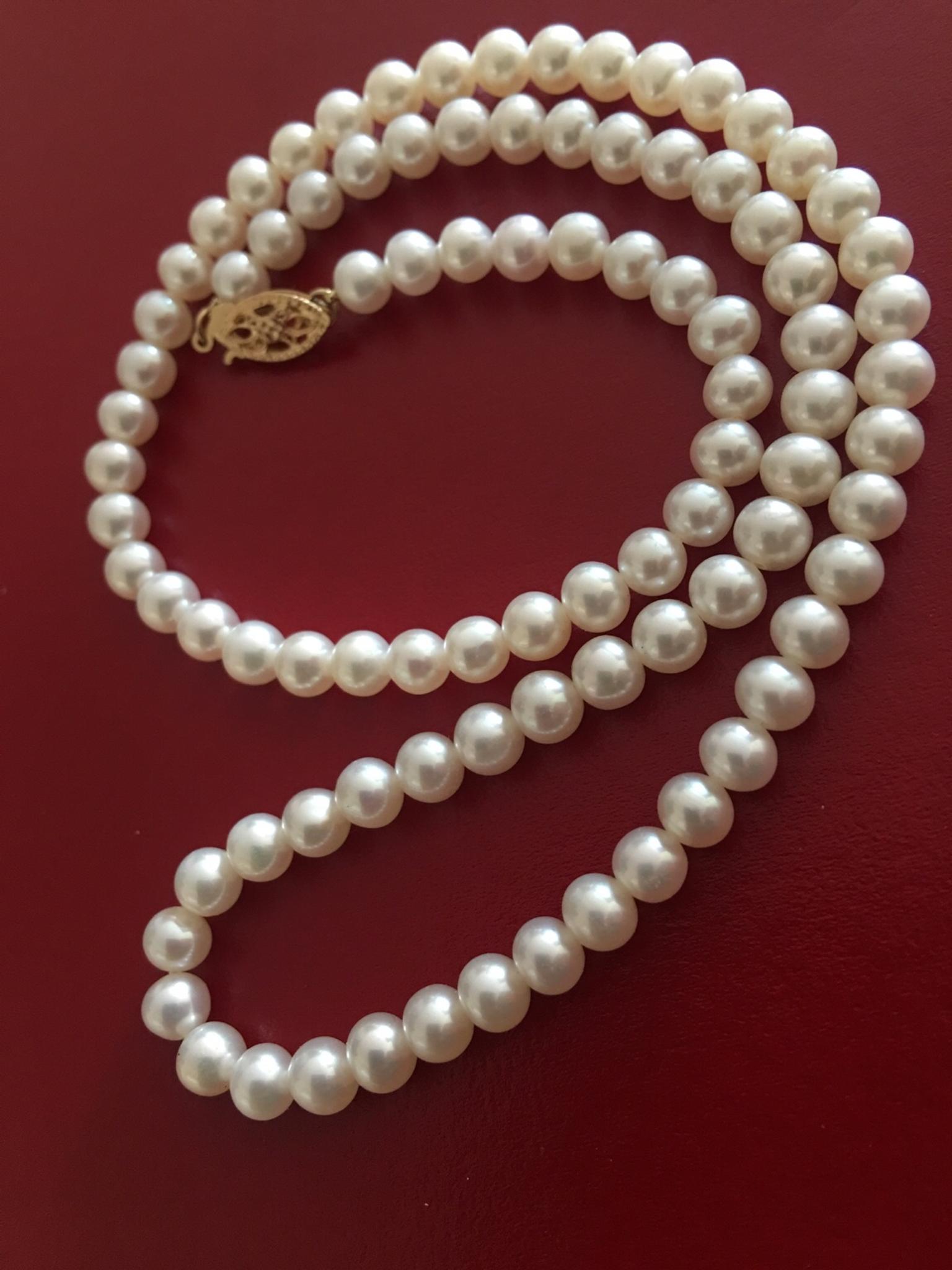 Genuine pearls necklace 9ct gold clasp in RM8 Dagenham for £27.00 for