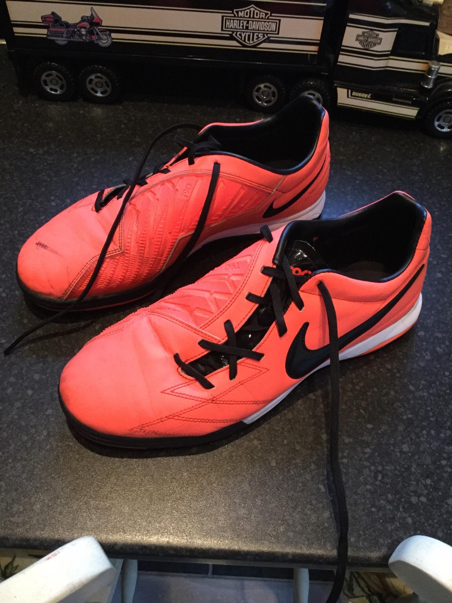 t90 astro turf trainers