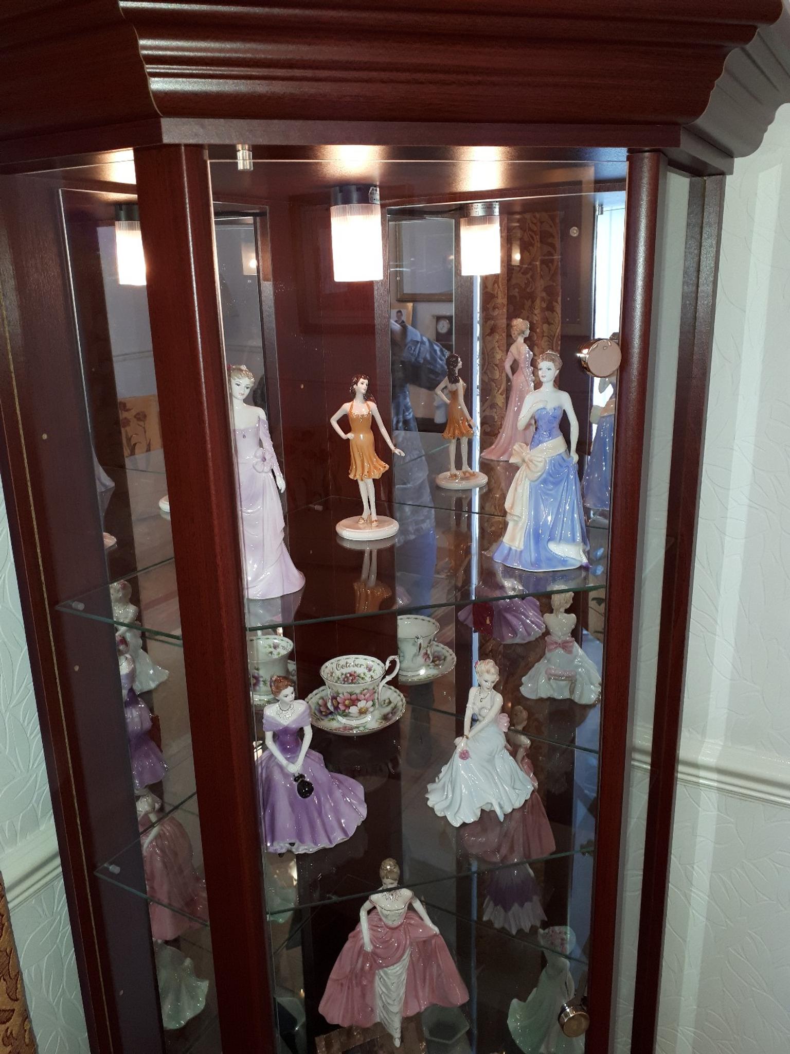 Glass Corner Display Cabinet In Ne28 Tyneside Fur 60 00 Zum