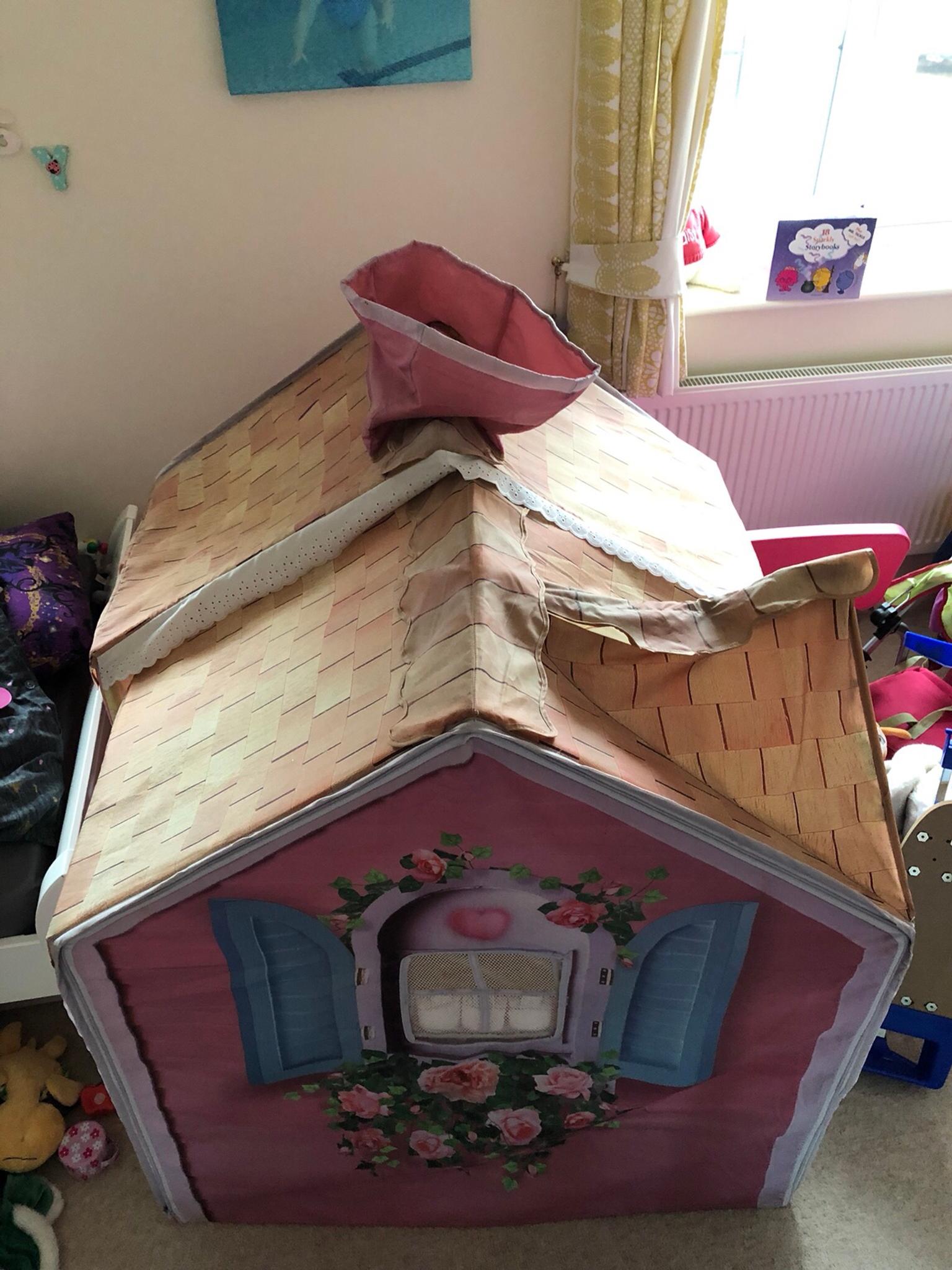 Rose Petal Cottage Playhouse In North West Leicestershire