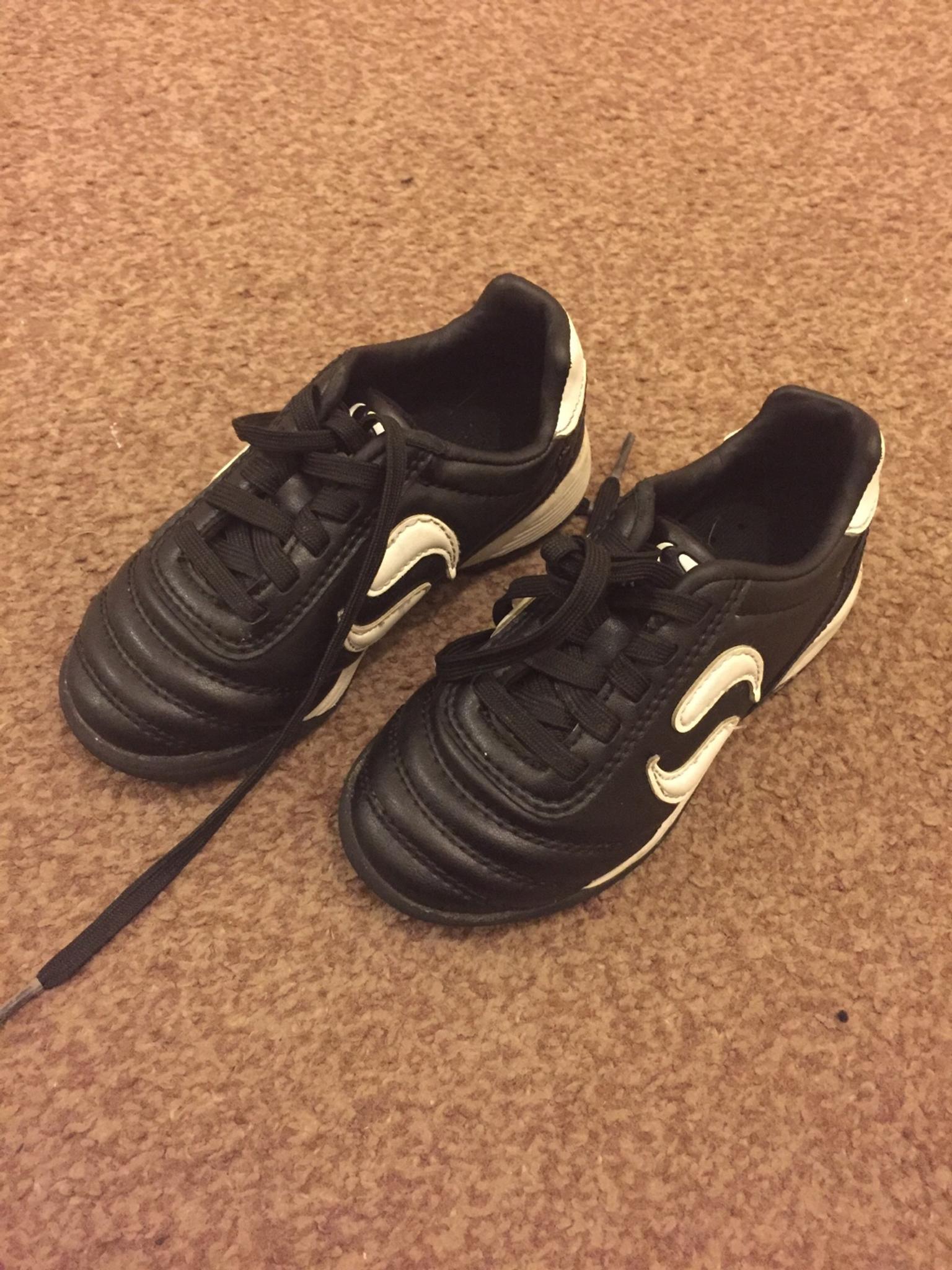 infant football trainers size 8