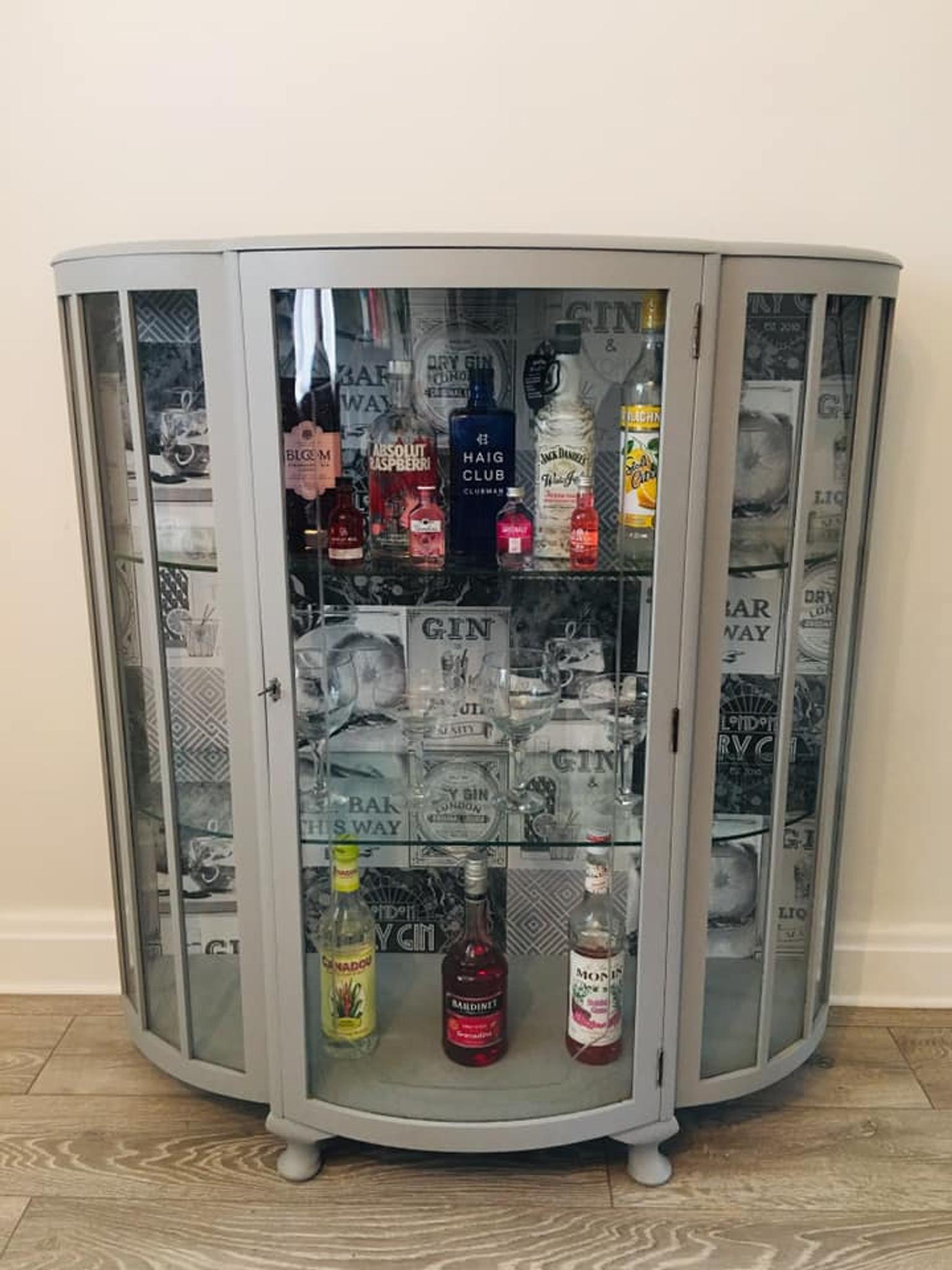 Gin Display Cabinet In Bd19 Kirklees Fur 160 00 Zum Verkauf
