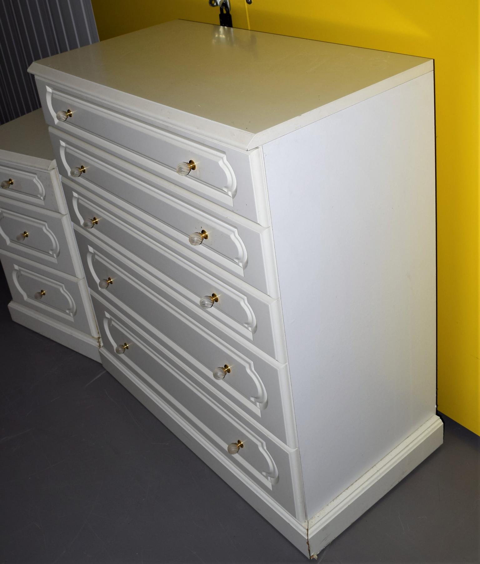 White Chest Of Drawers Side Bed Cabinet In Tw8 London Fur 75 00