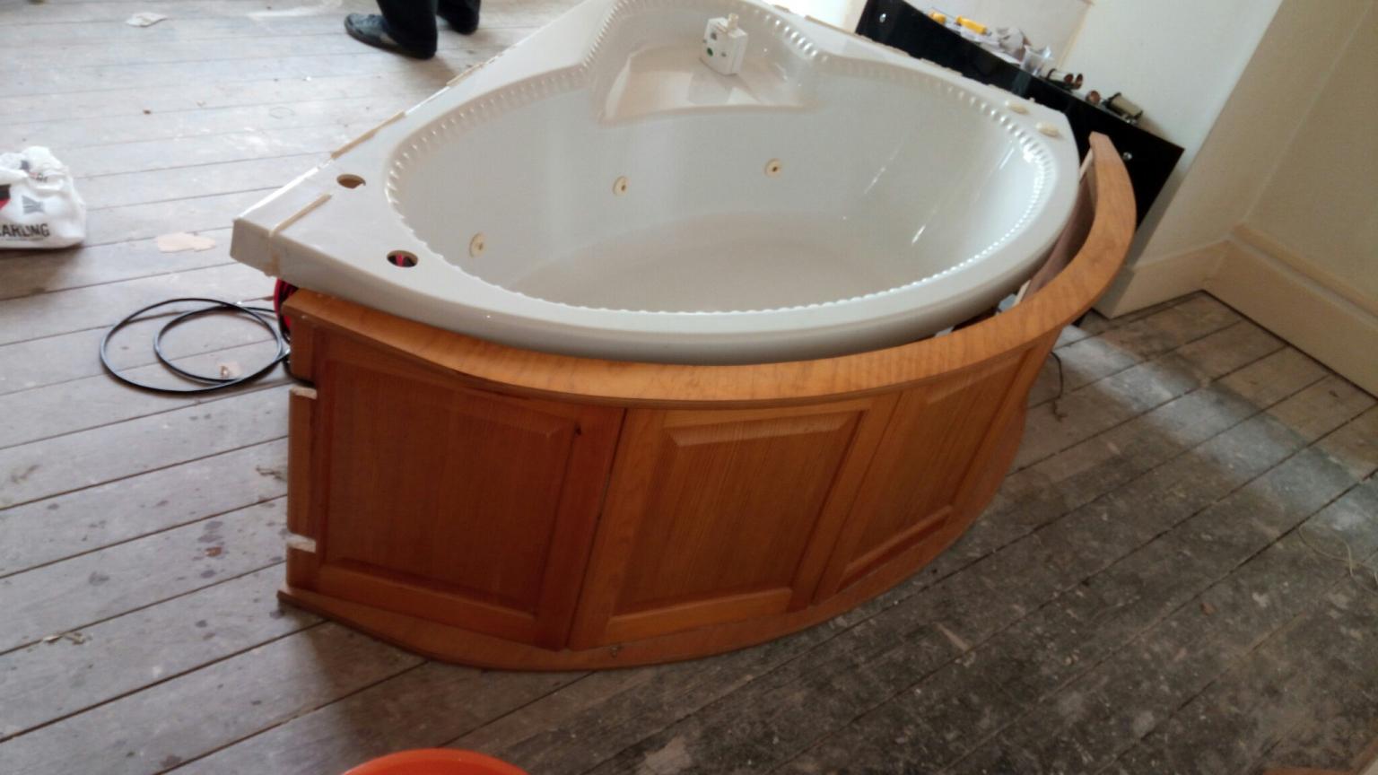Corner Whirpool Used Bath 150x100 Cm In South Derbyshire For