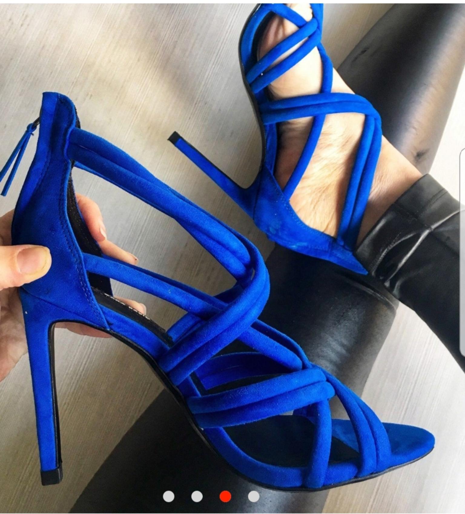 scarpe blu con tacco largo