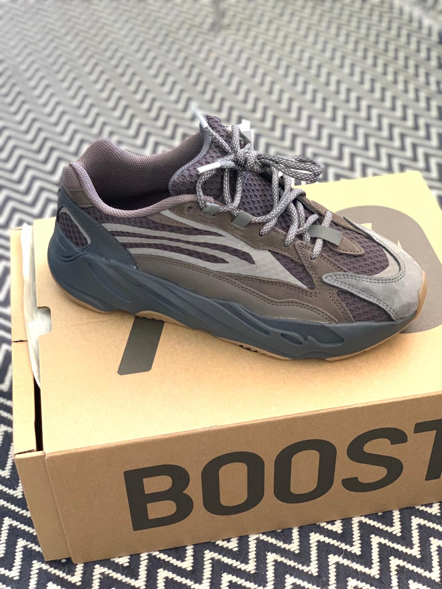 yeezy 700 geode resell