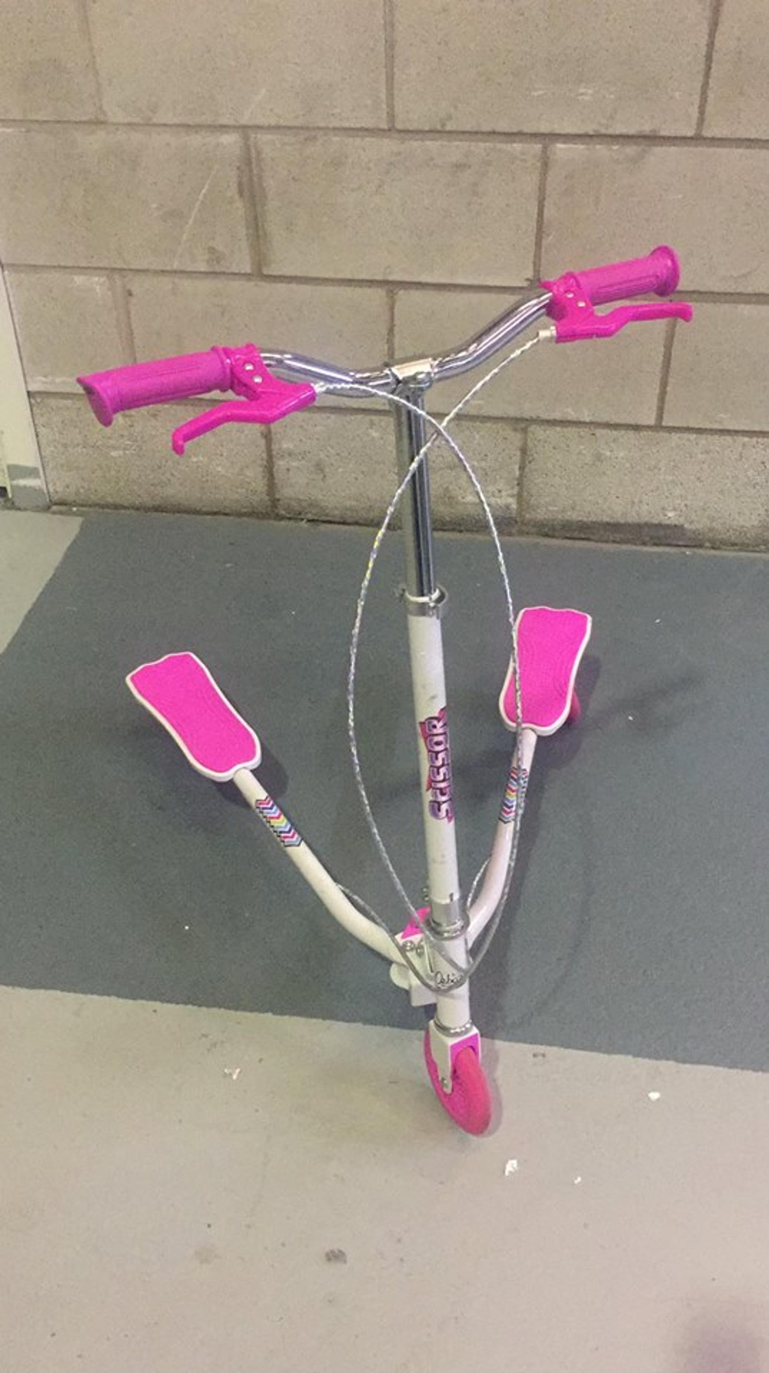 ozbozz scissor scooter pink