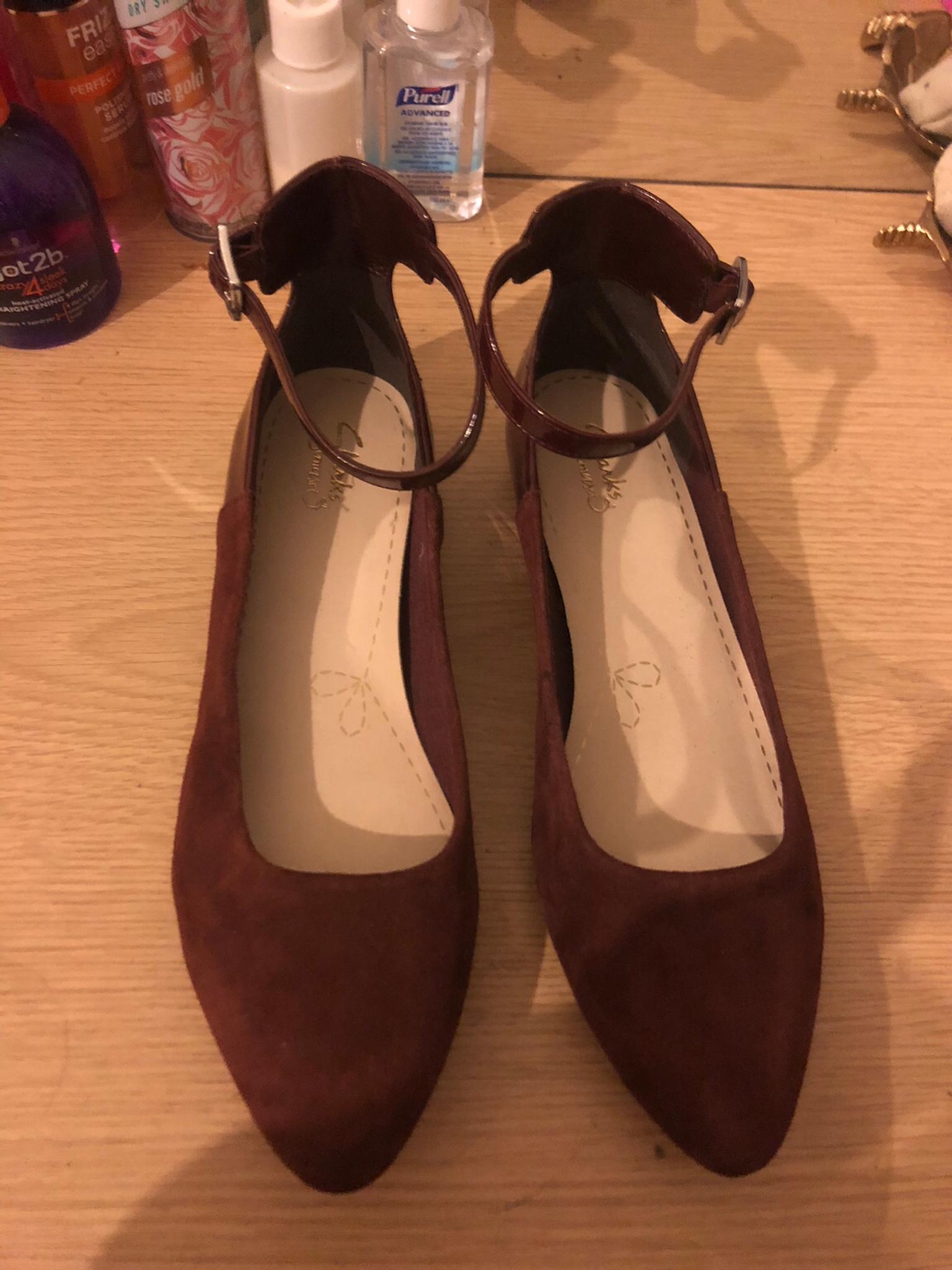 burgundy shoes clarks