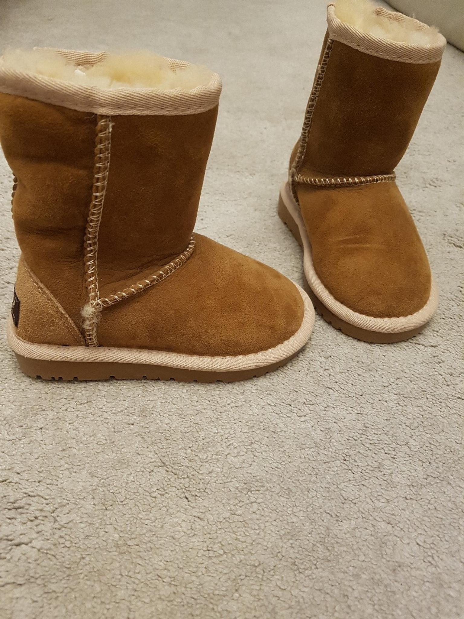 kids uggs size 7