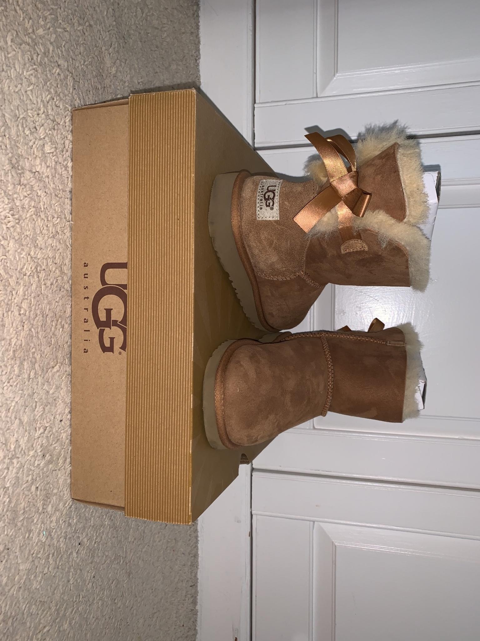 bailey bow uggs size 4