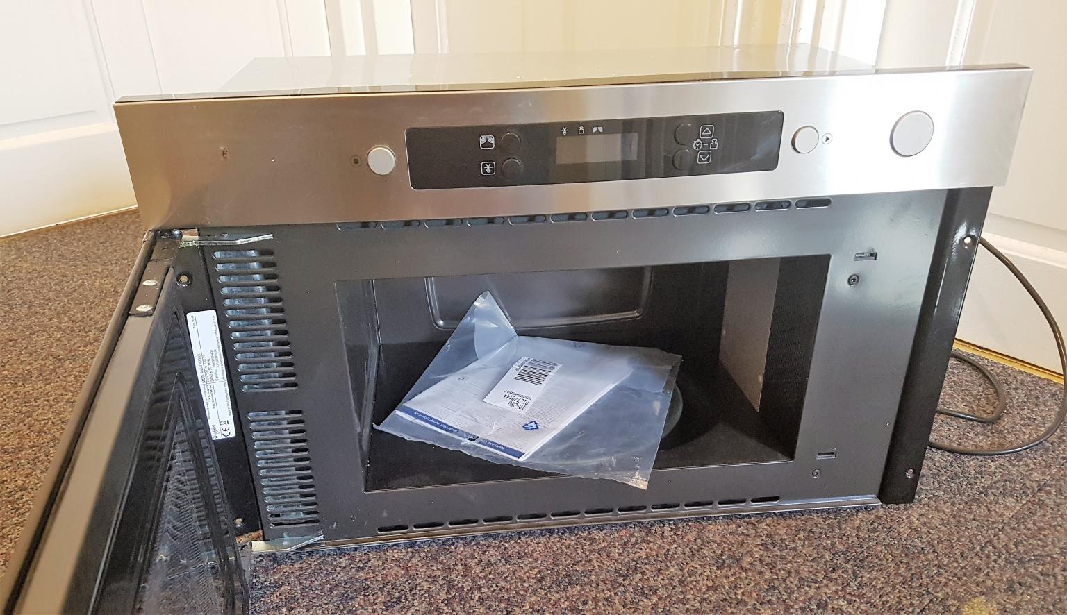 Whirlpool Built-in Microwave For Parts in TW8 London for £40.00 for