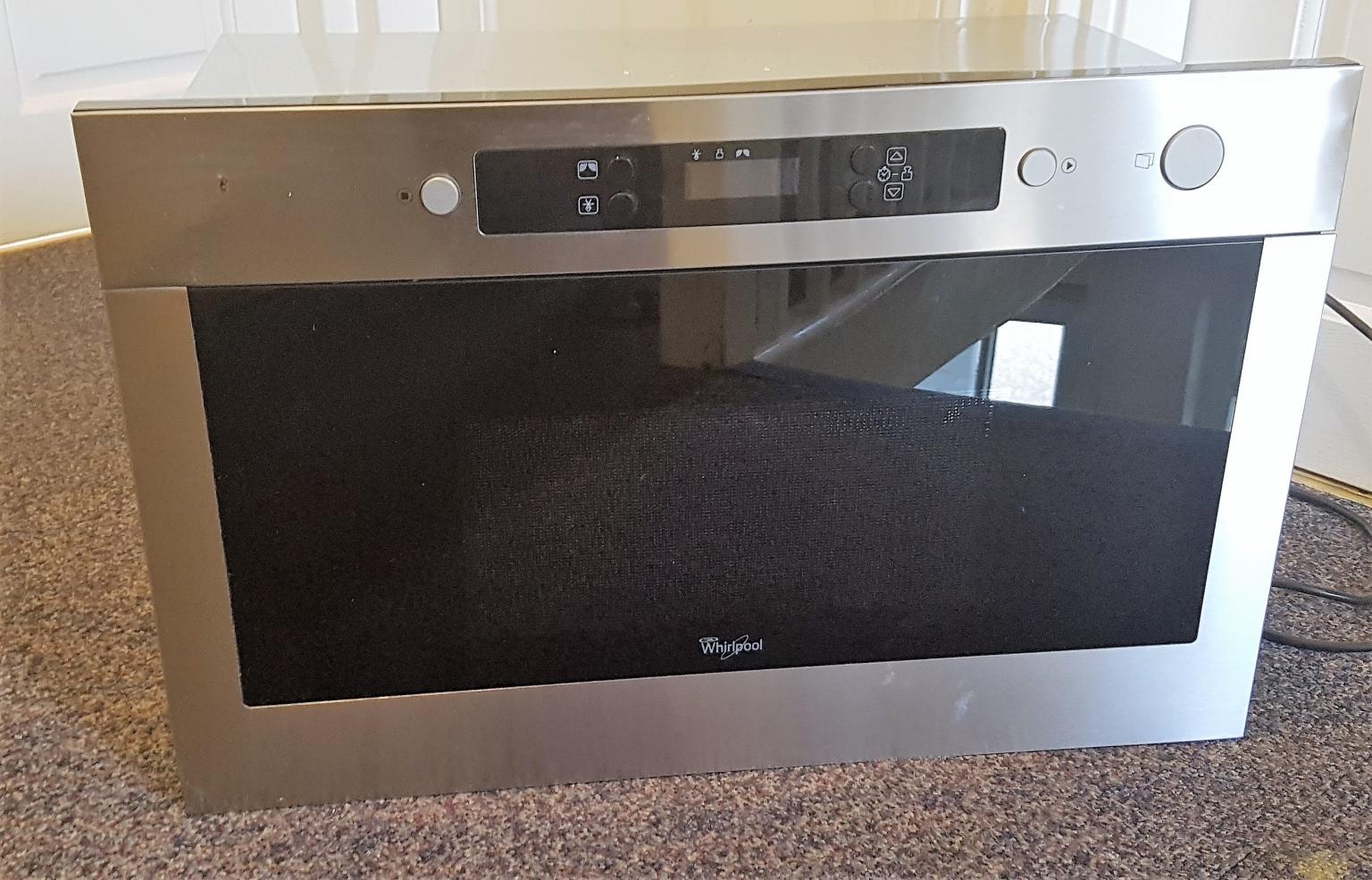 Whirlpool Built-in Microwave For Parts in TW8 London for £40.00 for