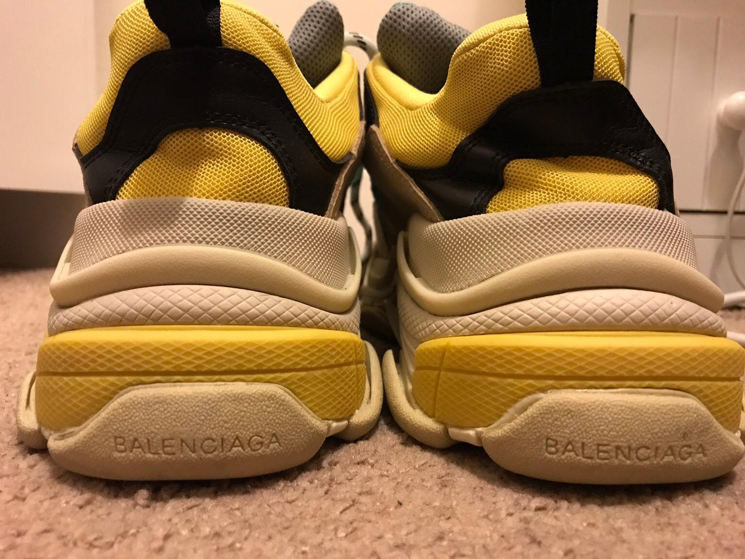 The Sneakers Triple S black yellow Balenciaga worn by