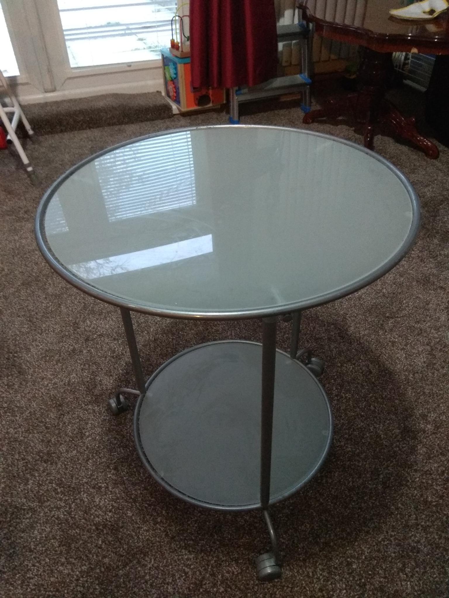 Two Tier Glass Coffee Table In Bl3 Bolton Fur 15 00 Zum Verkauf Shpock At
