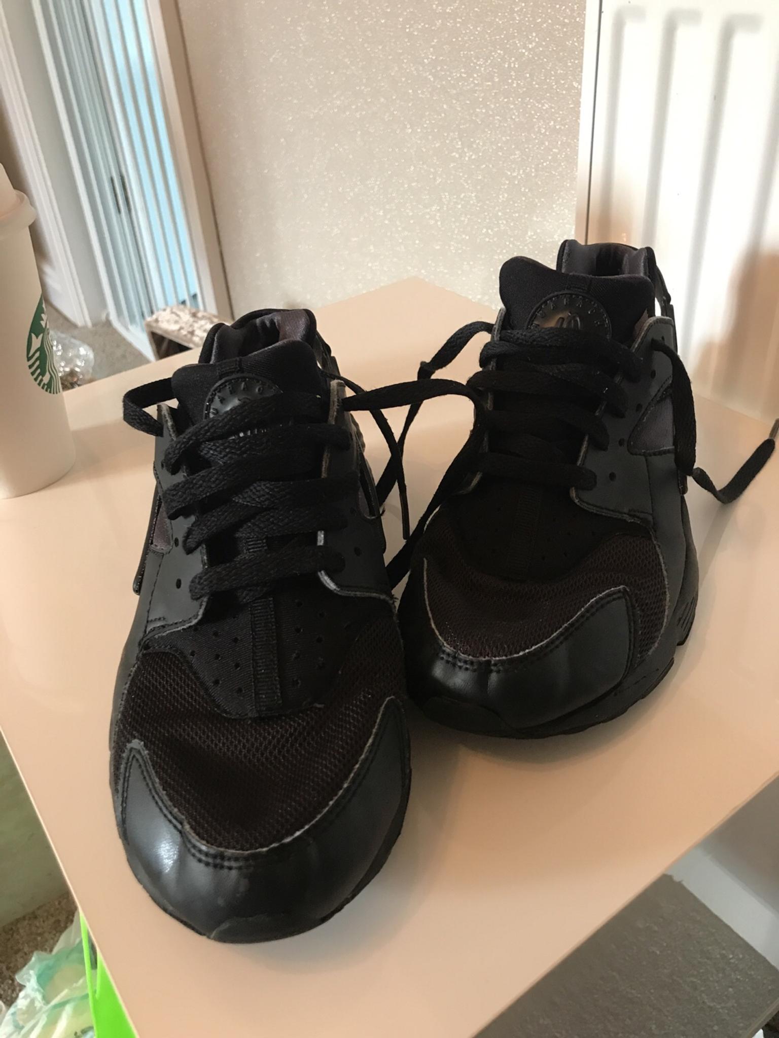 Nike black huaraches, size 6 in WV1 