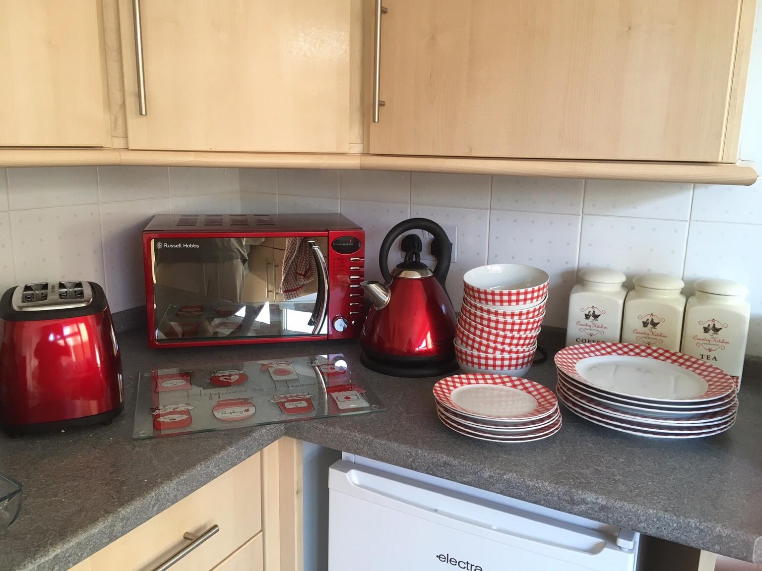 Red Kitchen Appliances And Crockery Set In Da1 Dartford For 5000 For Sale Shpock
