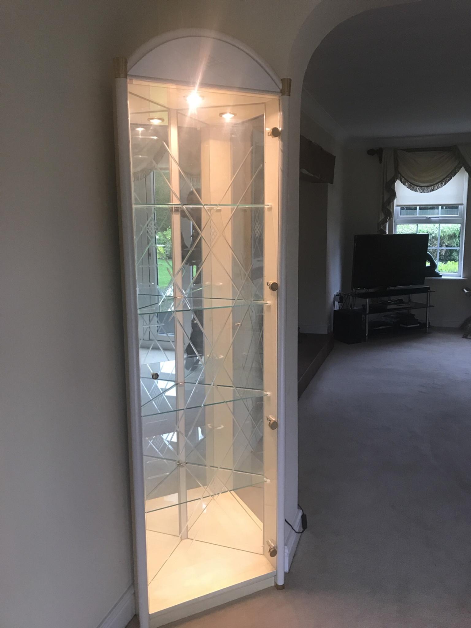 Glass Display Cabinet In B76 Birmingham Fur 200 00 Zum Verkauf