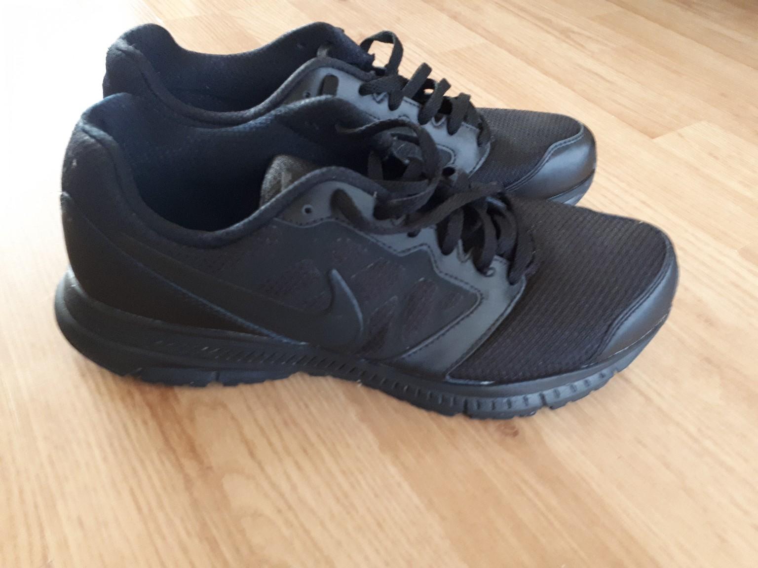 black nike trainers mens size 8