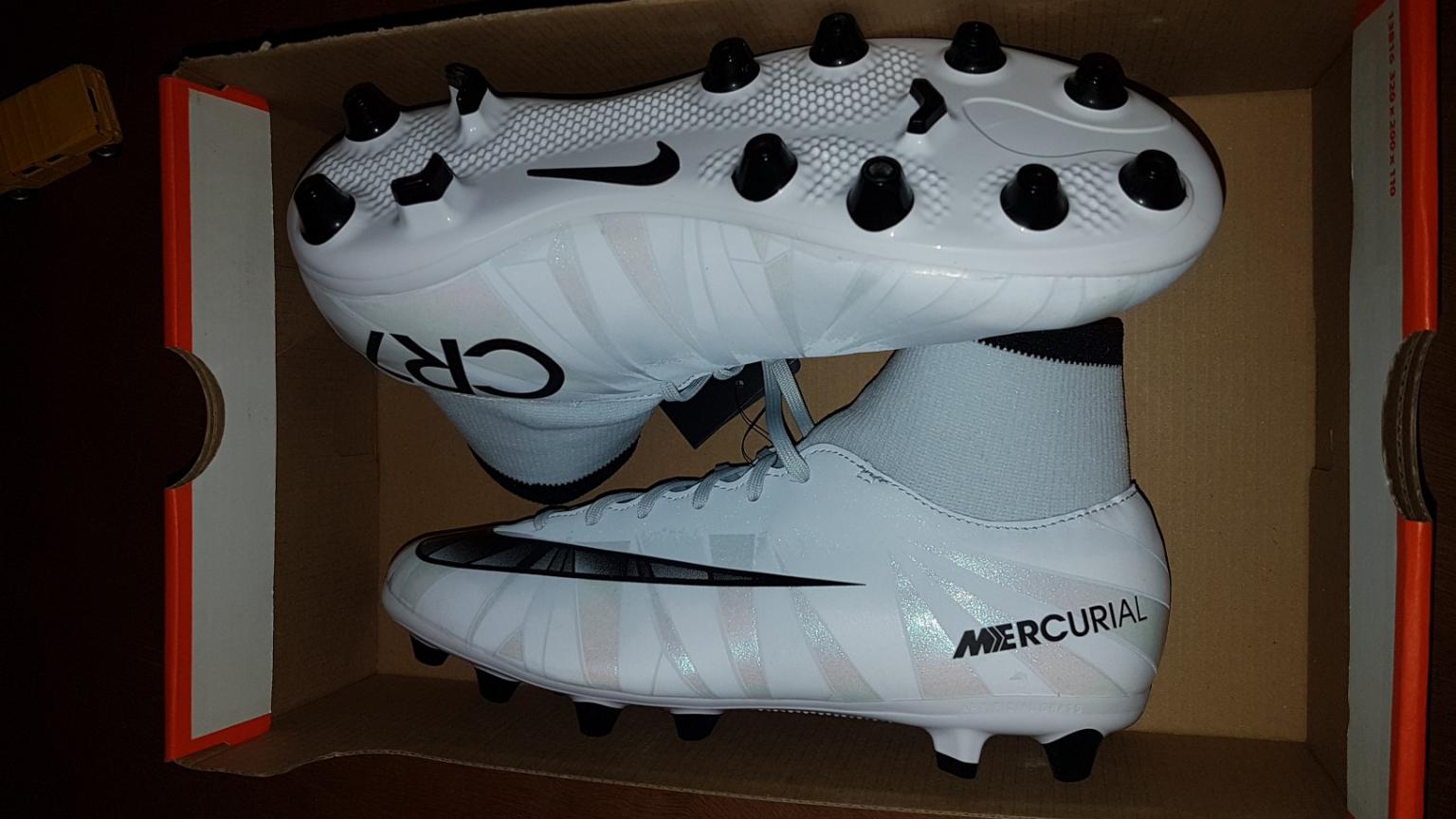 white cr7 football boots