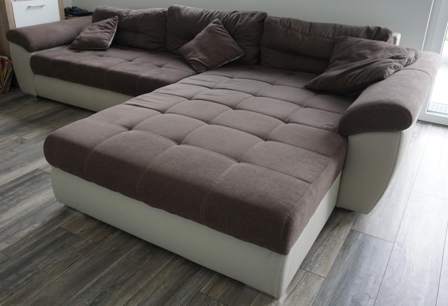 Moderne Couch Mit Stauraum Und Kissen 330x215 In 67271