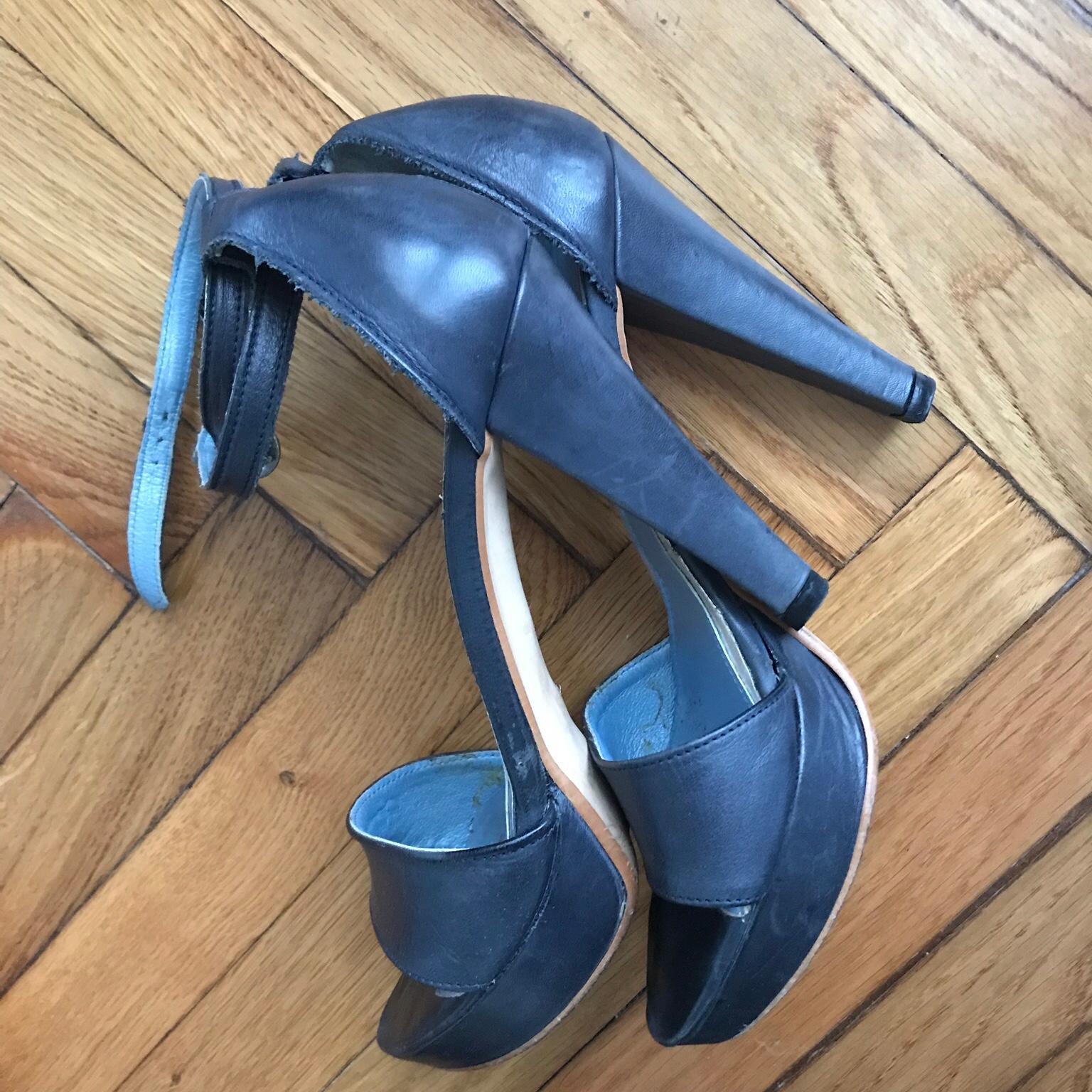 sandali con tacco e plateau blu
