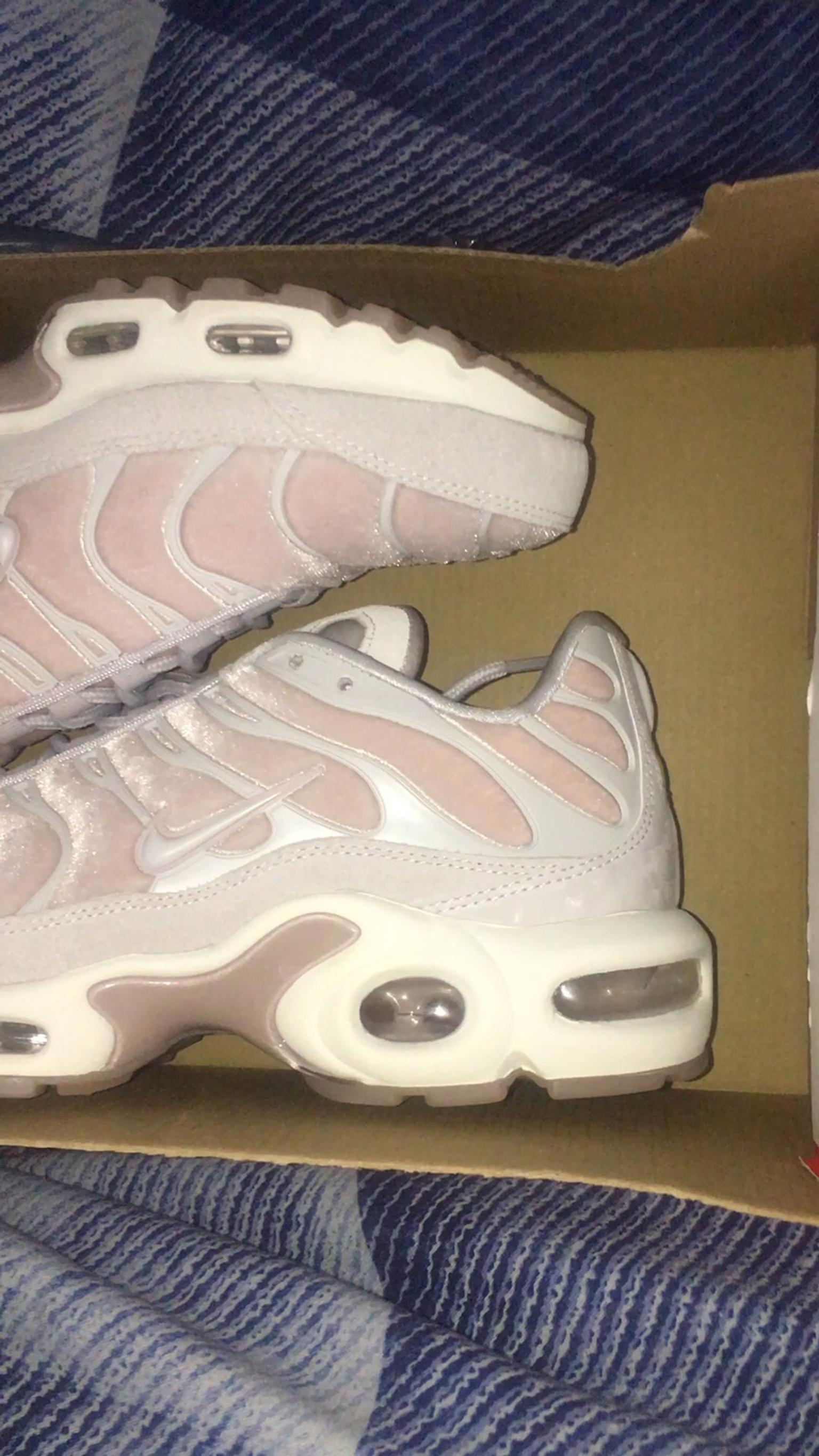 Grey and pink Nike Tns in CR5 London 