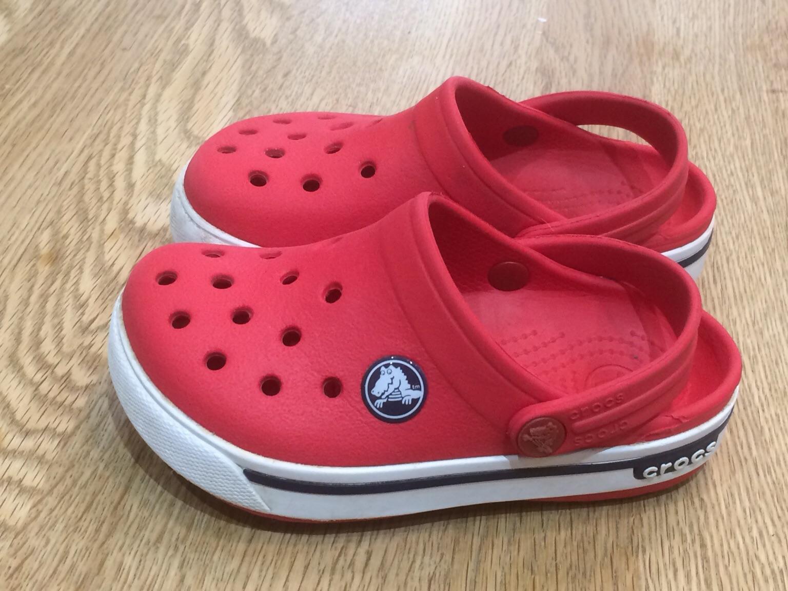 red crocs size 8