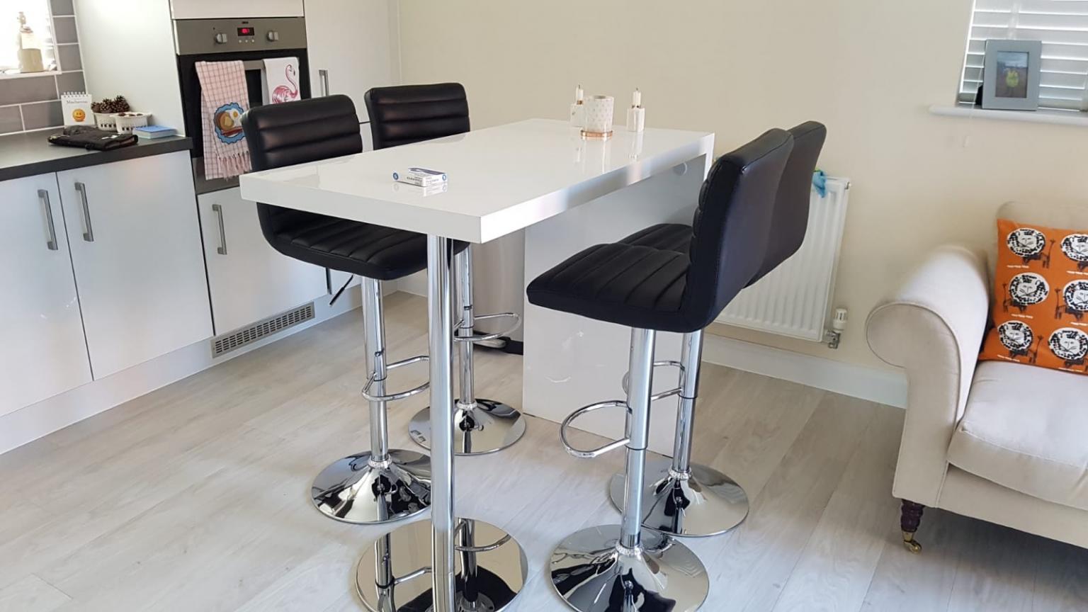 Kitchen Bar Table And 4 Stools In Havant For 10000 For Sale Shpock