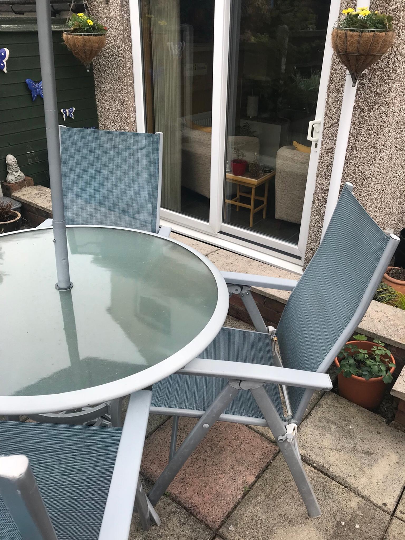 Patio Table 4 Folding Chairs And Umbrella In S40 Chesterfield Fur