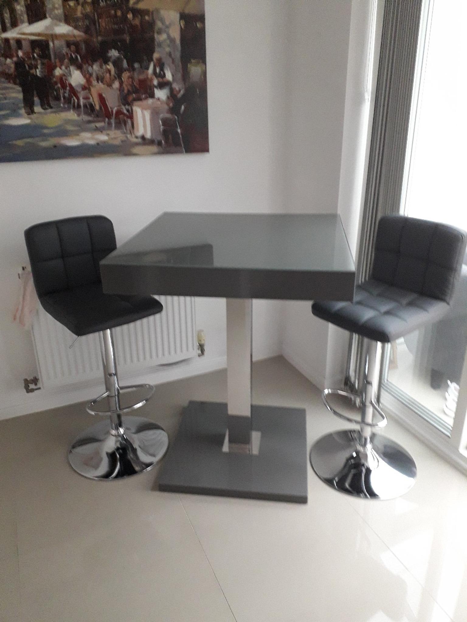 Dining Table And 2 Chairs In M44 Salford Fur 75 00 Zum Verkauf Shpock De