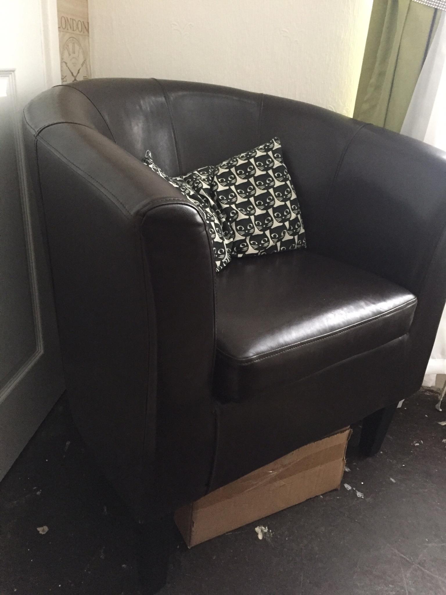 Dark Brown Leather Tub Chairs In Crook Fur 25 00 Zum Verkauf