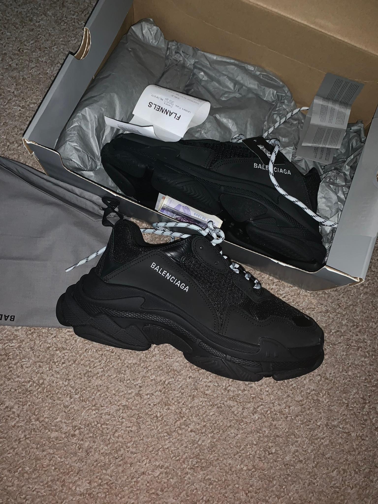 The pair of white sneakers Balenciaga triple S on the account