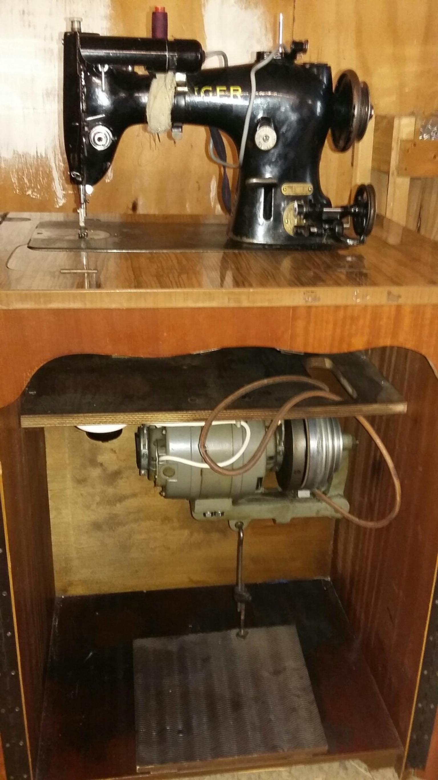 Singer Sewing Machine In Cabinet In Dy10 Forest Fur 100 00 Zum
