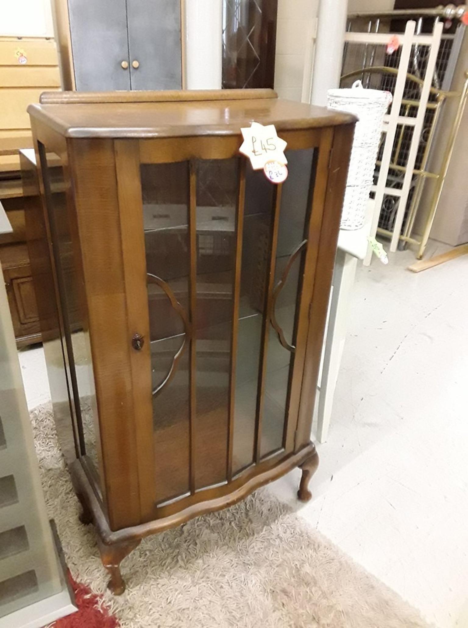 Small Vintage Display Cabinet In Sk15 Stalybridge Fur 36 00 Zum