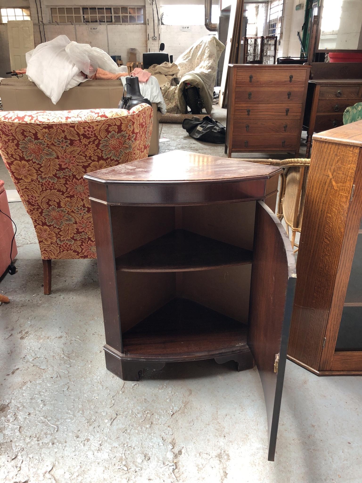 Antique Corner Cabinet In Dy8 Dudley Fur 10 00 Zum Verkauf
