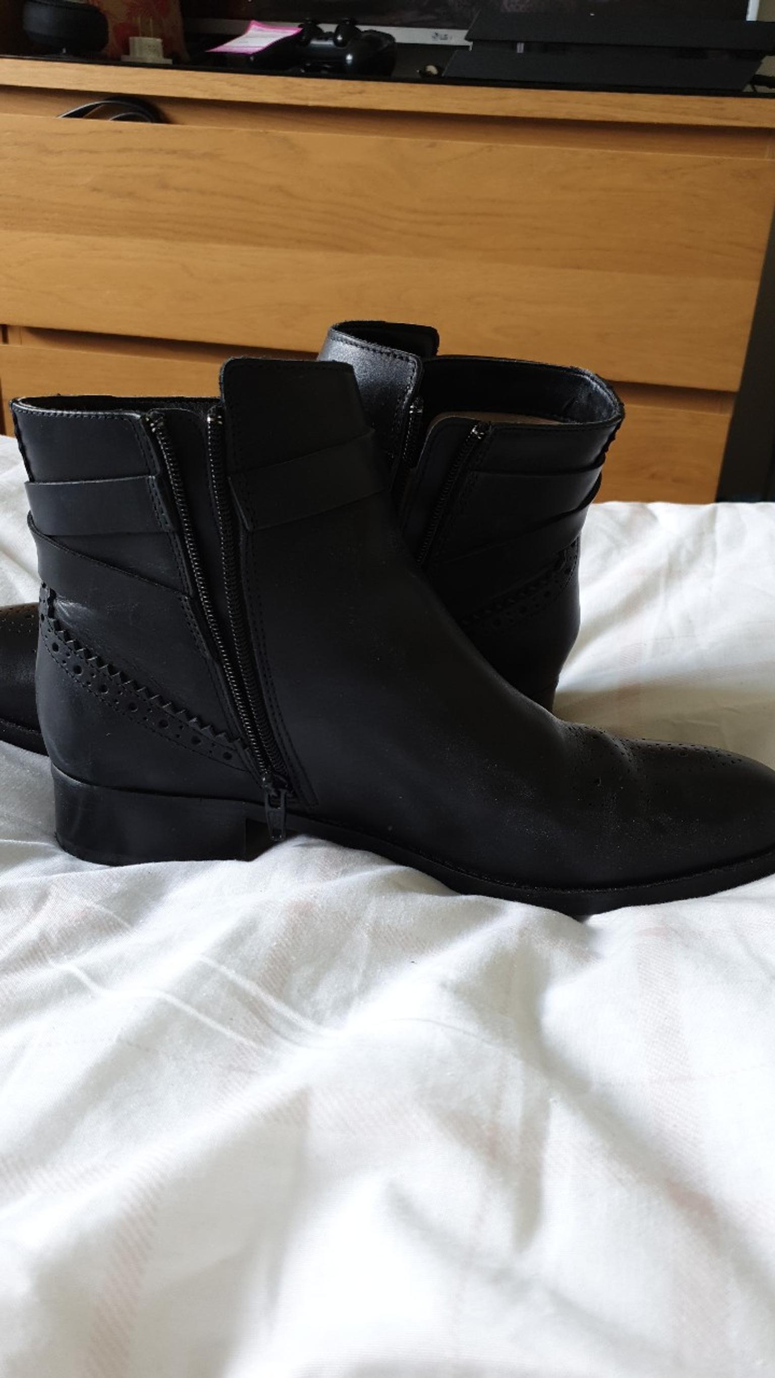 clarks low heel boots