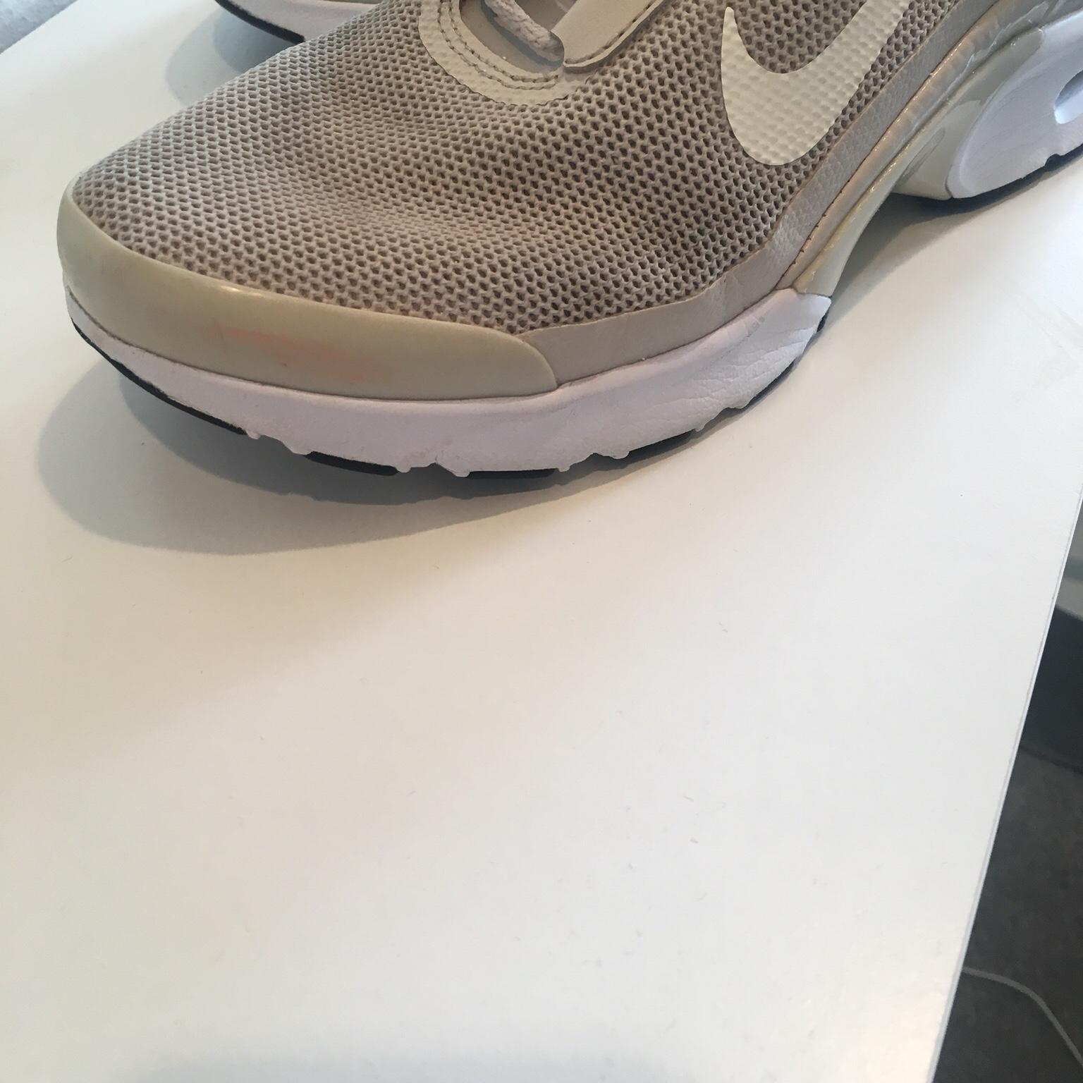 nike shoes with tick on front