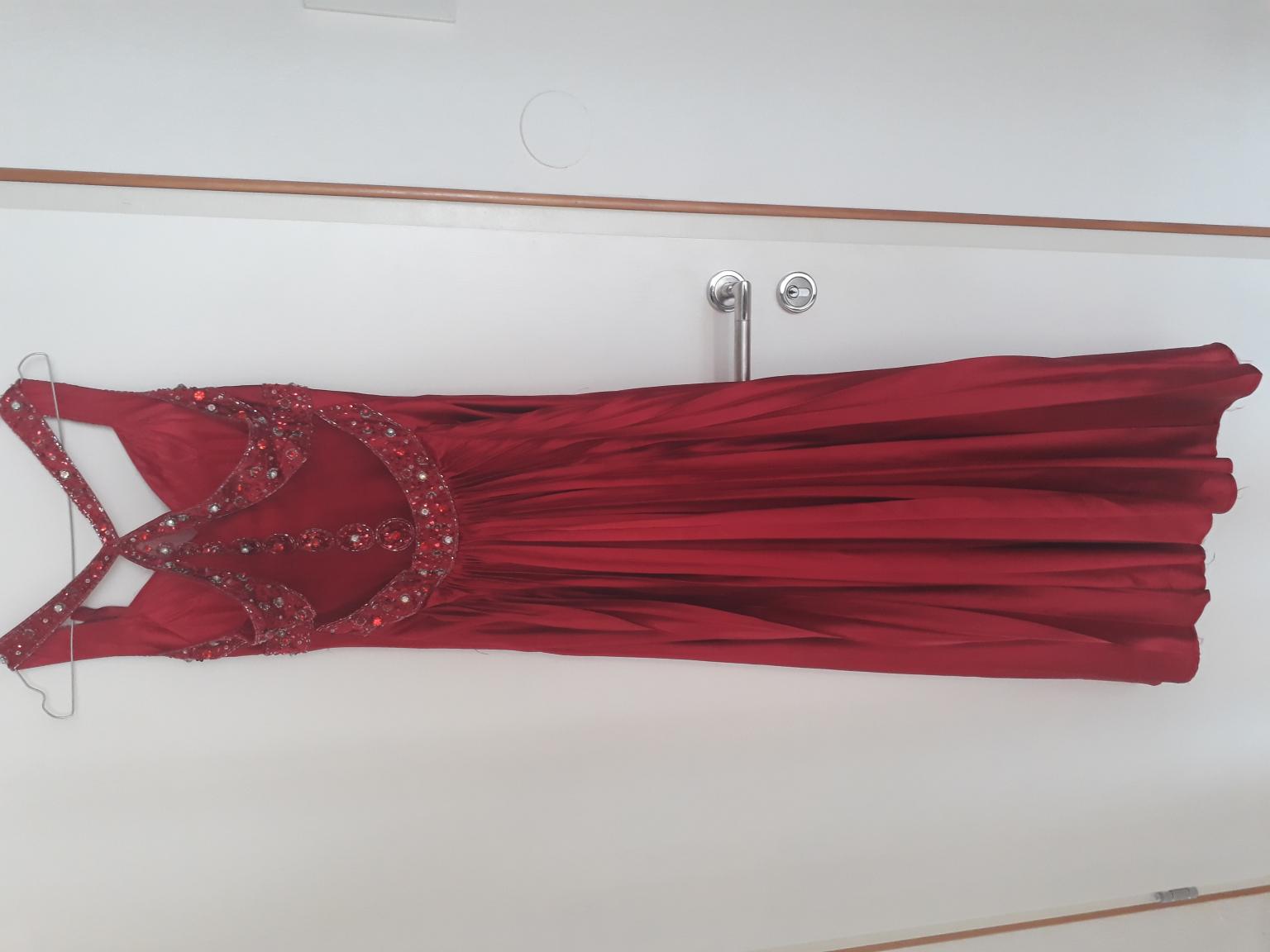 Kleid hochzeit rotes Rotes Kleid